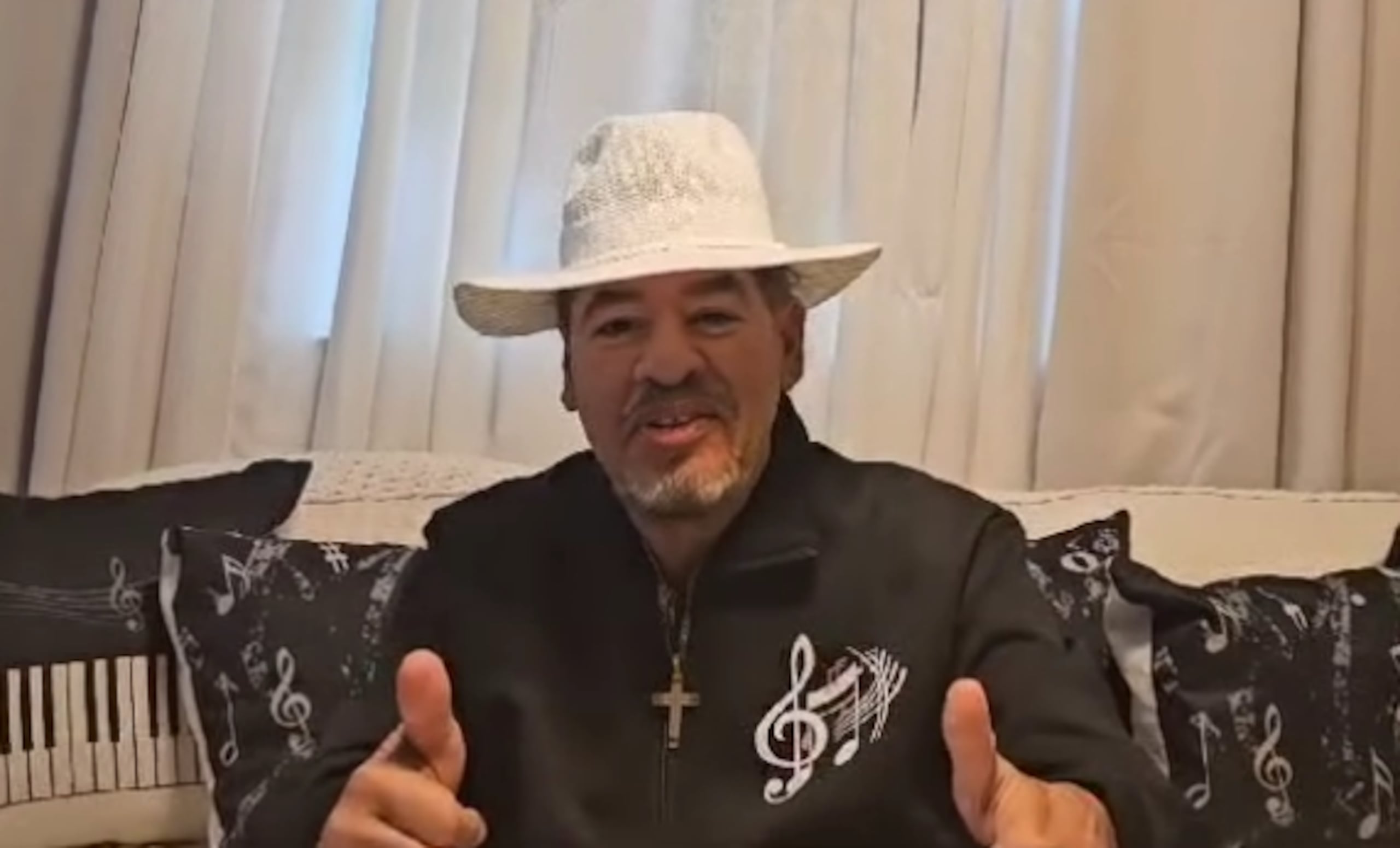 José Bello compartió escenarios con Rubén Blades, Héctor Lavoe, Óscar de León, El Gran Combo, Willie Rosario, Celia Cruz, Santiago Cerón, Henry Fiol, Gilberto Santa Rosa, Tony Vega y Jhonny Pacheco, entre otros.