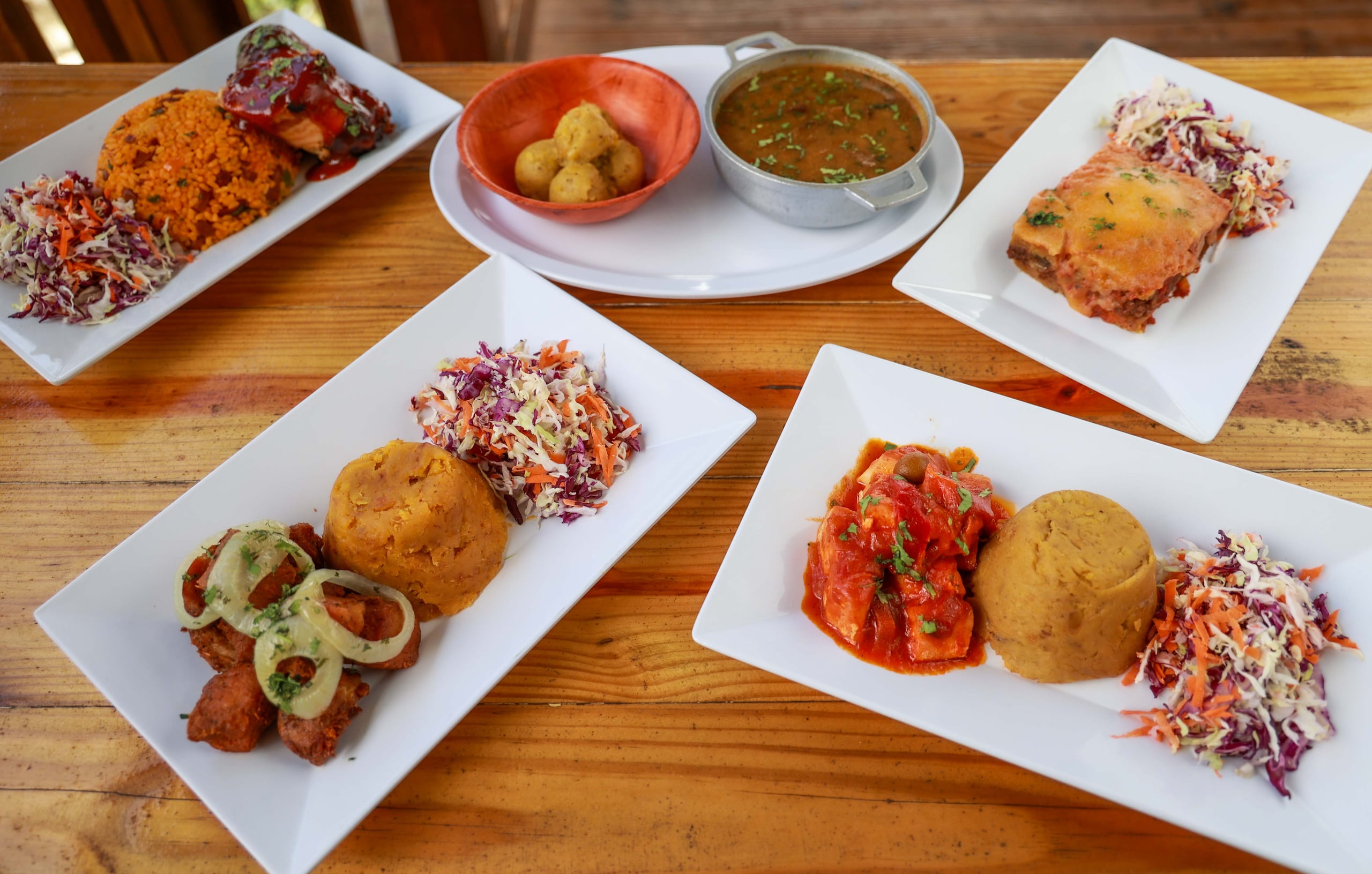 La hacienda cuenta con un restaurante cuyos platos varían de acuerdo a la cosecha.