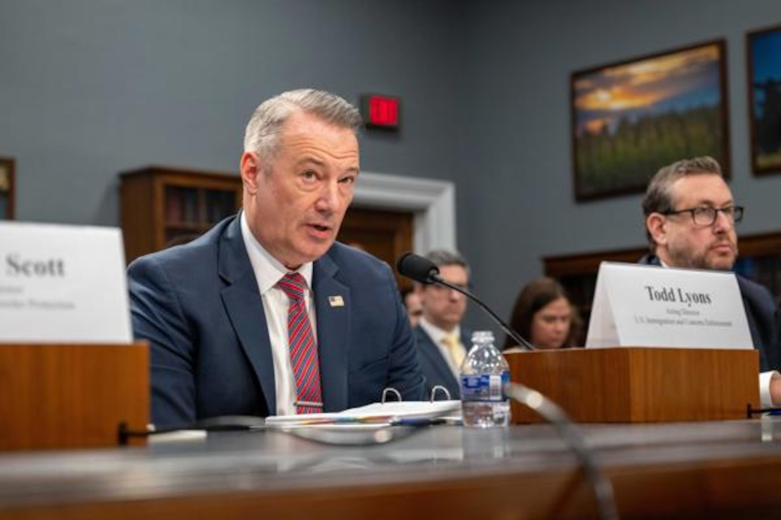 Medio centenar de migrantes detenidos por ICE han fallecido en sus centros durante la incumbencia de Lyons.