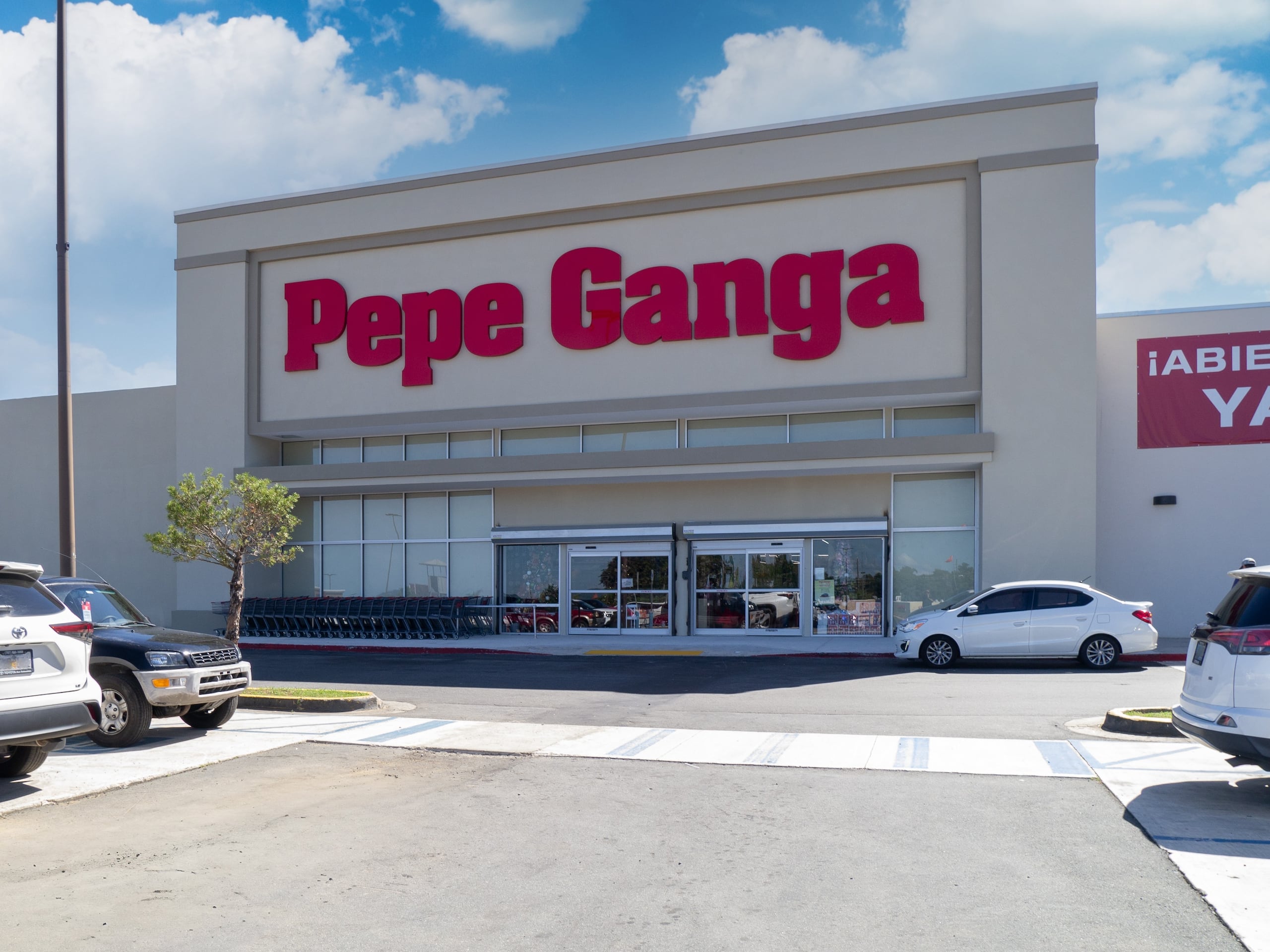 Pepe Ganga cuenta con catorce tiendas alrededor de toda la isla con un inventario de juguetes de marcas famosas como Mattel, Hasbro y Play-Dough, entre otras.