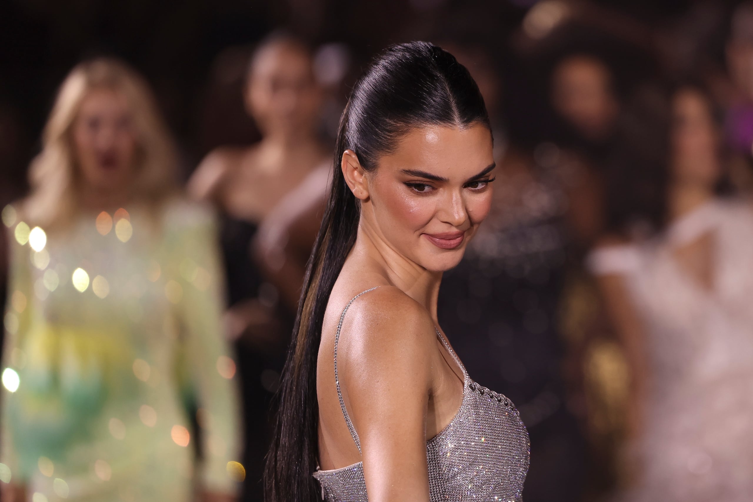 Fuentes aseguran que la modelo ha retomado su amistad con el baloncelista, pero no son exclusivos todavía.
