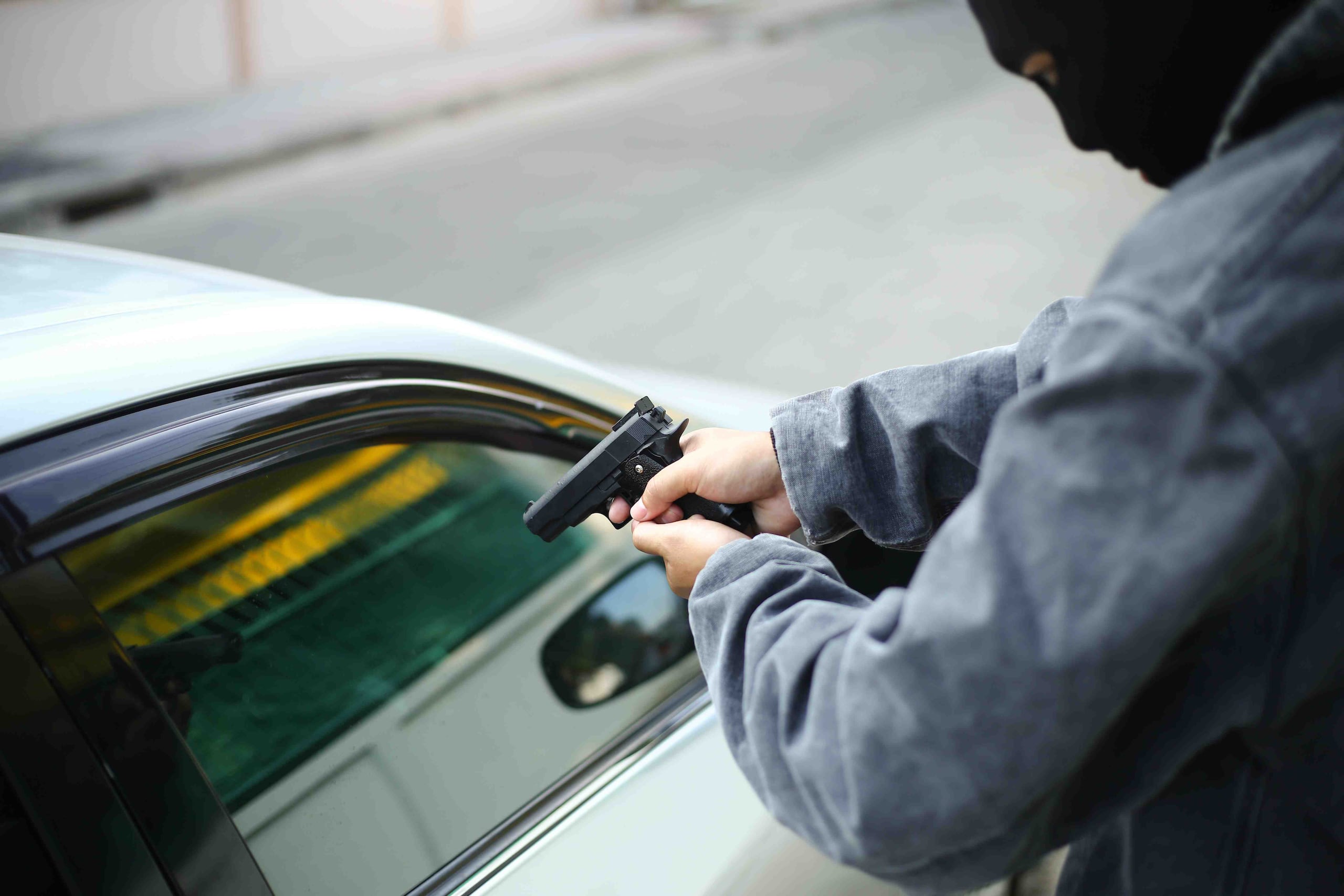 Hasta ayer, la Policía había reportado 146 carjackings en la isla. (Archivo)