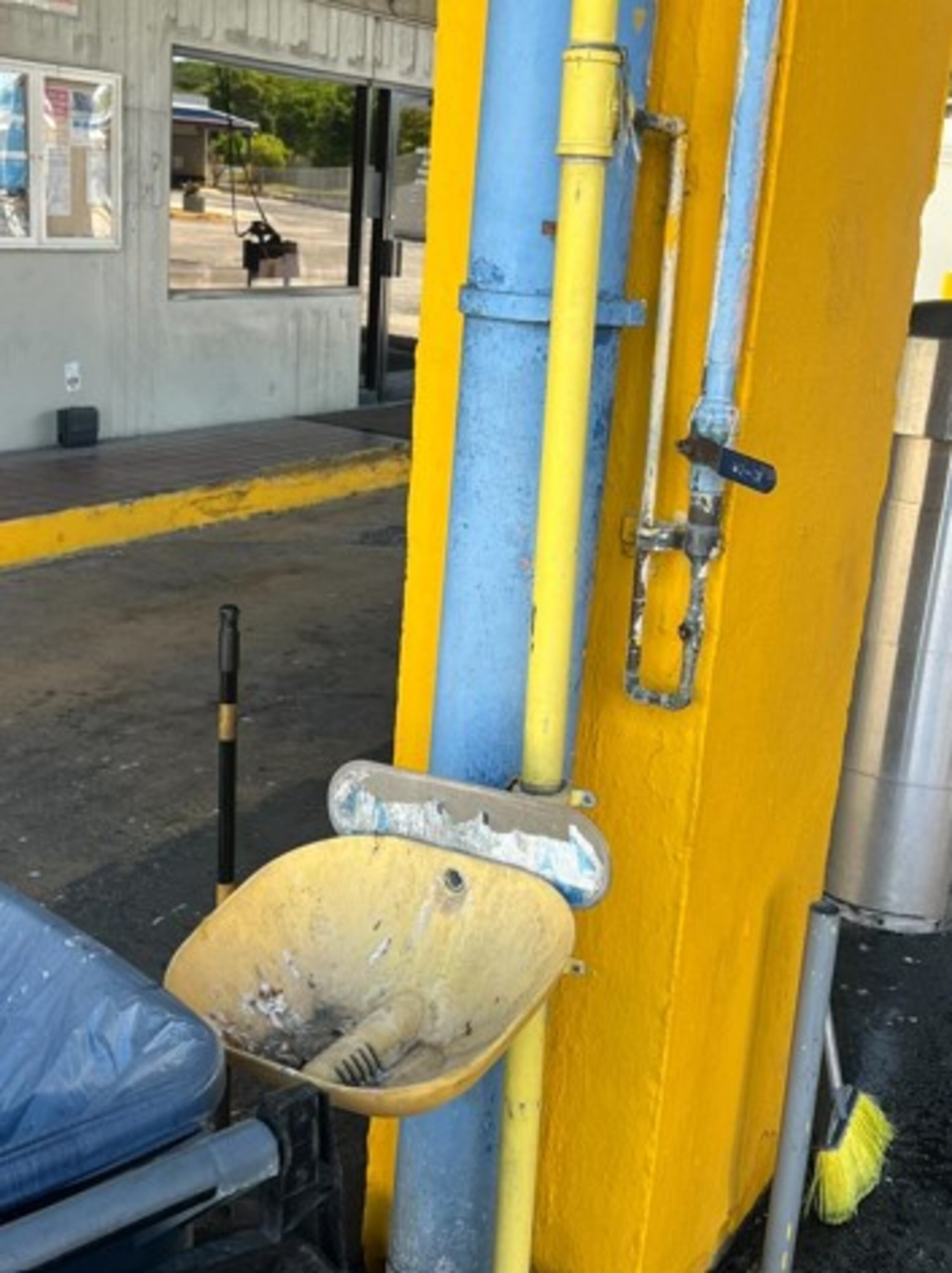 Imagen de la ducha de emergencia.