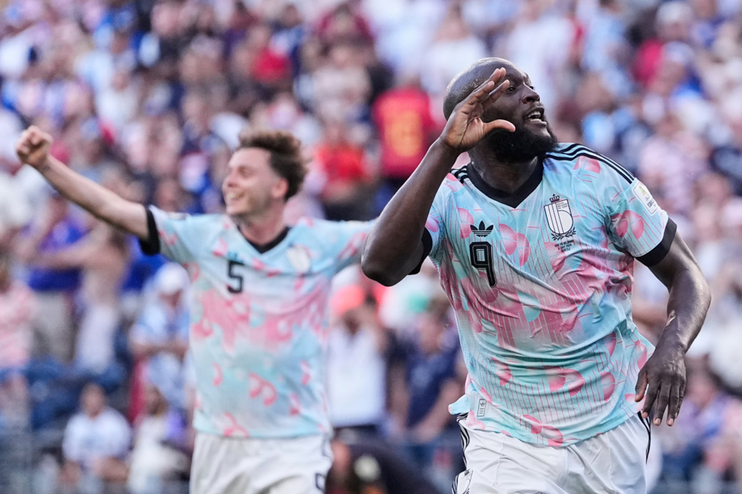 Romelu Lukaku (9) de Bélgica celebra tras marcar el cuarto gol de su equipo durante el partido de octavos de final de la Copa Mundial entre Estados Unidos y Bélgica en Seattle, el lunes 6 de julio de 2026. (Foto AP/Lindsey Wasson)