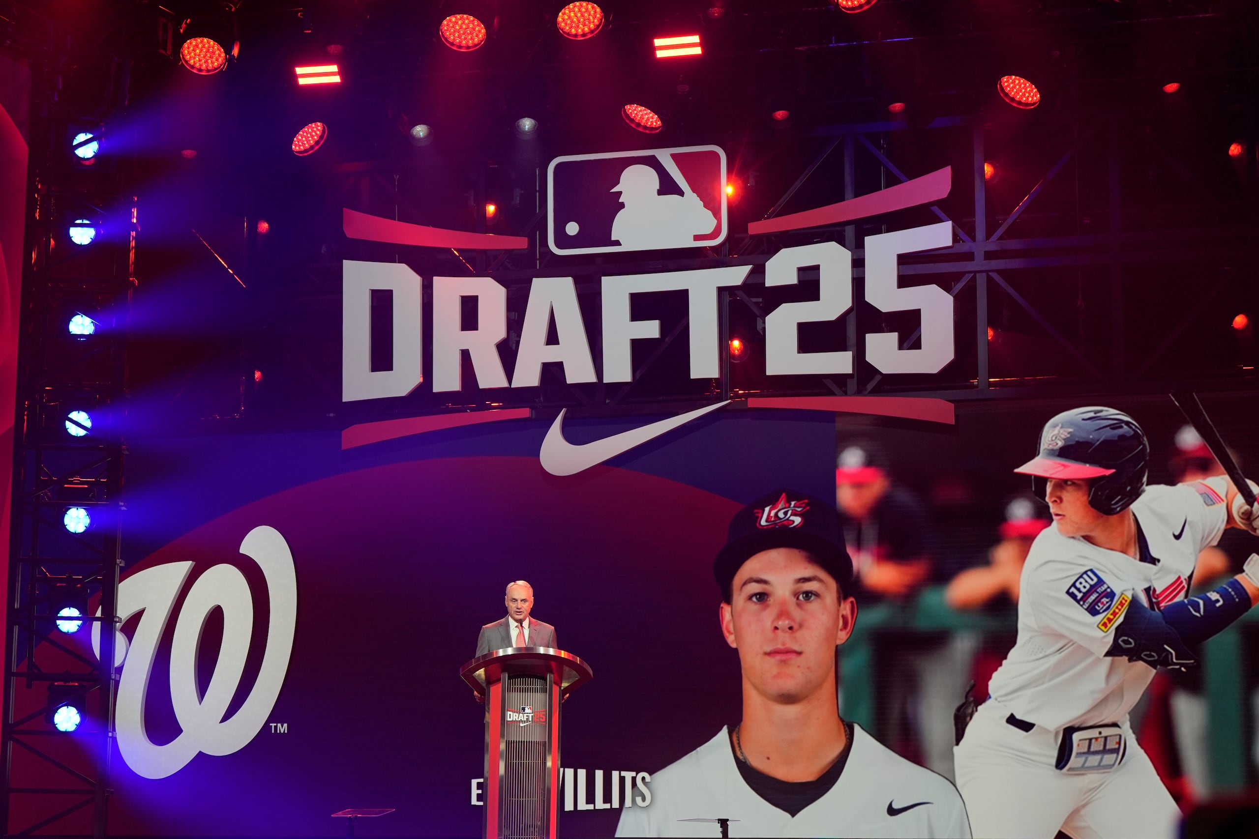 Los Nationals de Washington seleccionaron a Eli Willits, de Oklahoma, con la primera selección general del draft.