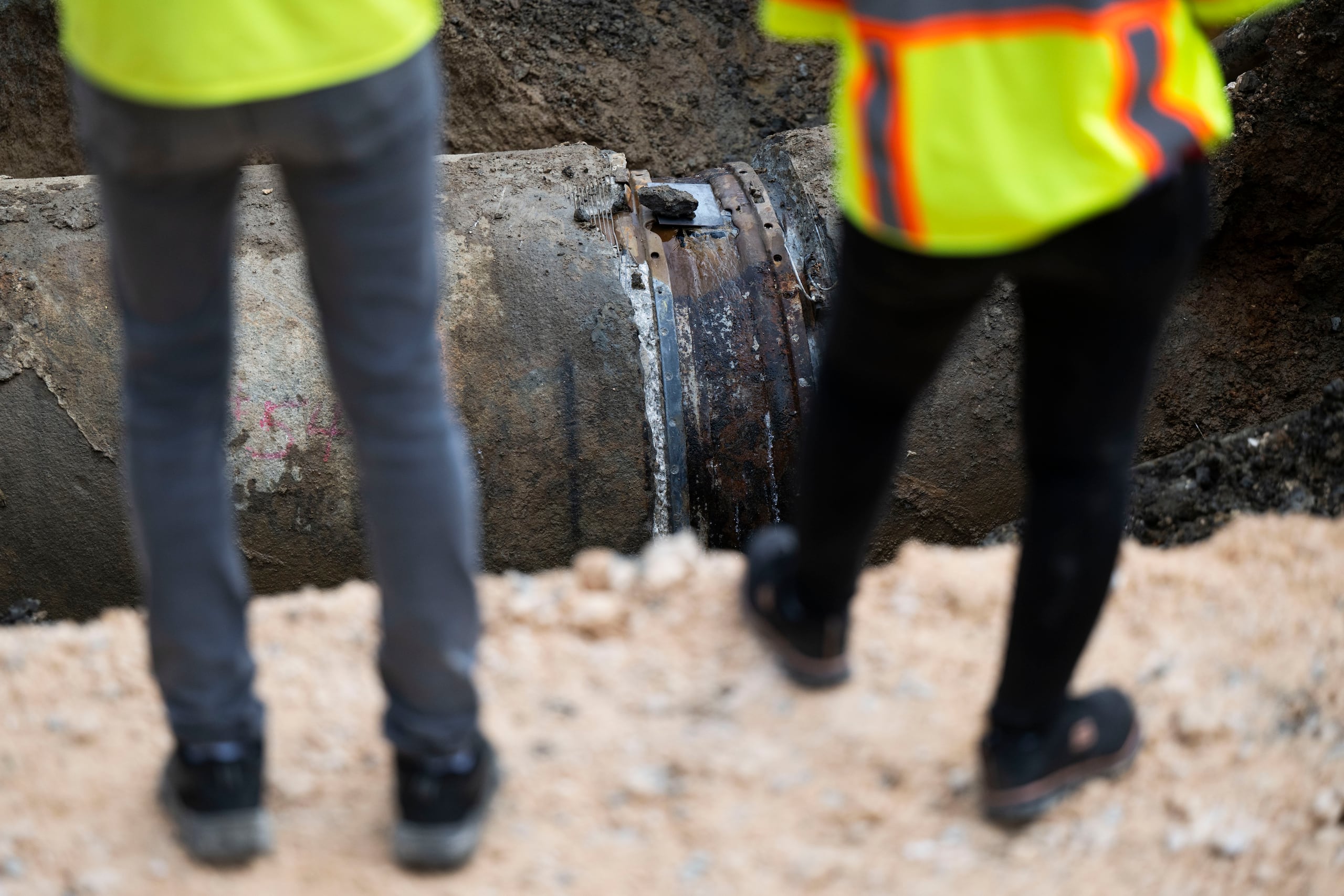 Esta fue la avería que dejó a 190,000 abonados sin agua potable. FOTO POR: Carlos Rivera Giusti/GFR Media