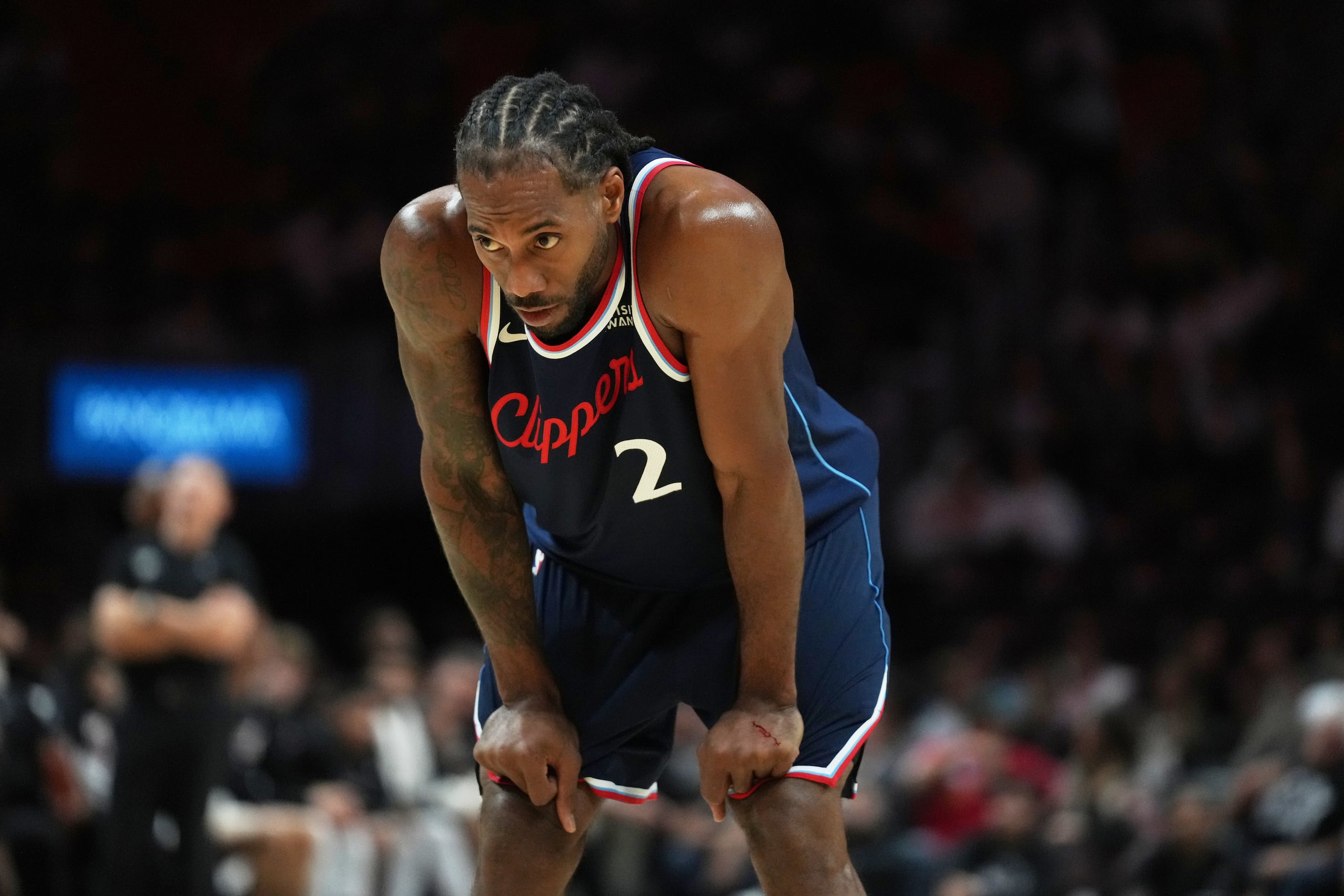 Kawhi Leonard, de los Clippers de Los Ángeles, antes de cobrar un tiro libre ante el Heat de Miami.