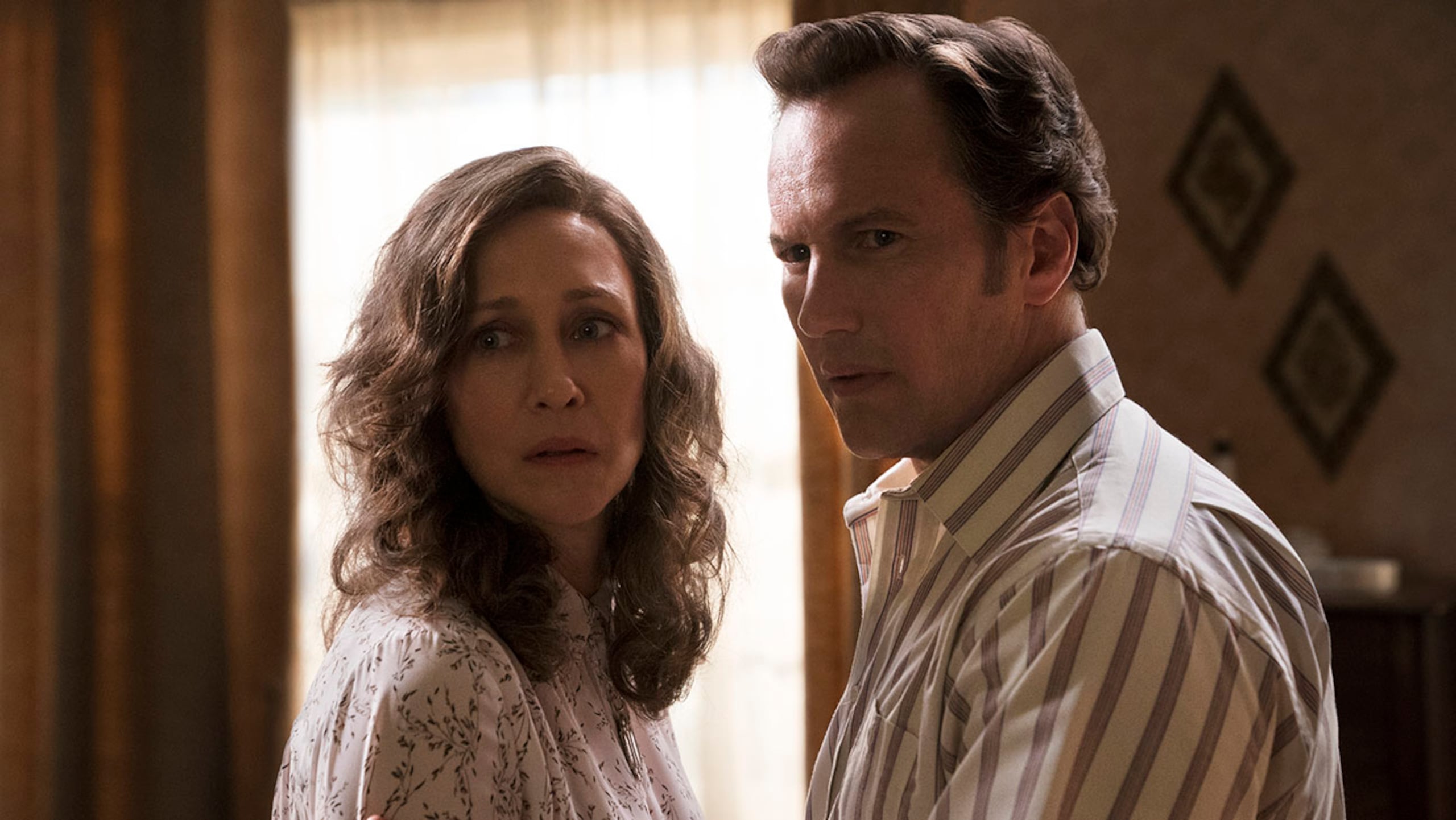 Vera Farmiga y Patrick Wilson en una escena de 'El Conjuro'. Ambos actores encarnan a los demonólogos Ed y Lorraine Warren en la saga de películas sobre los Warren, que debutó en el 2013.