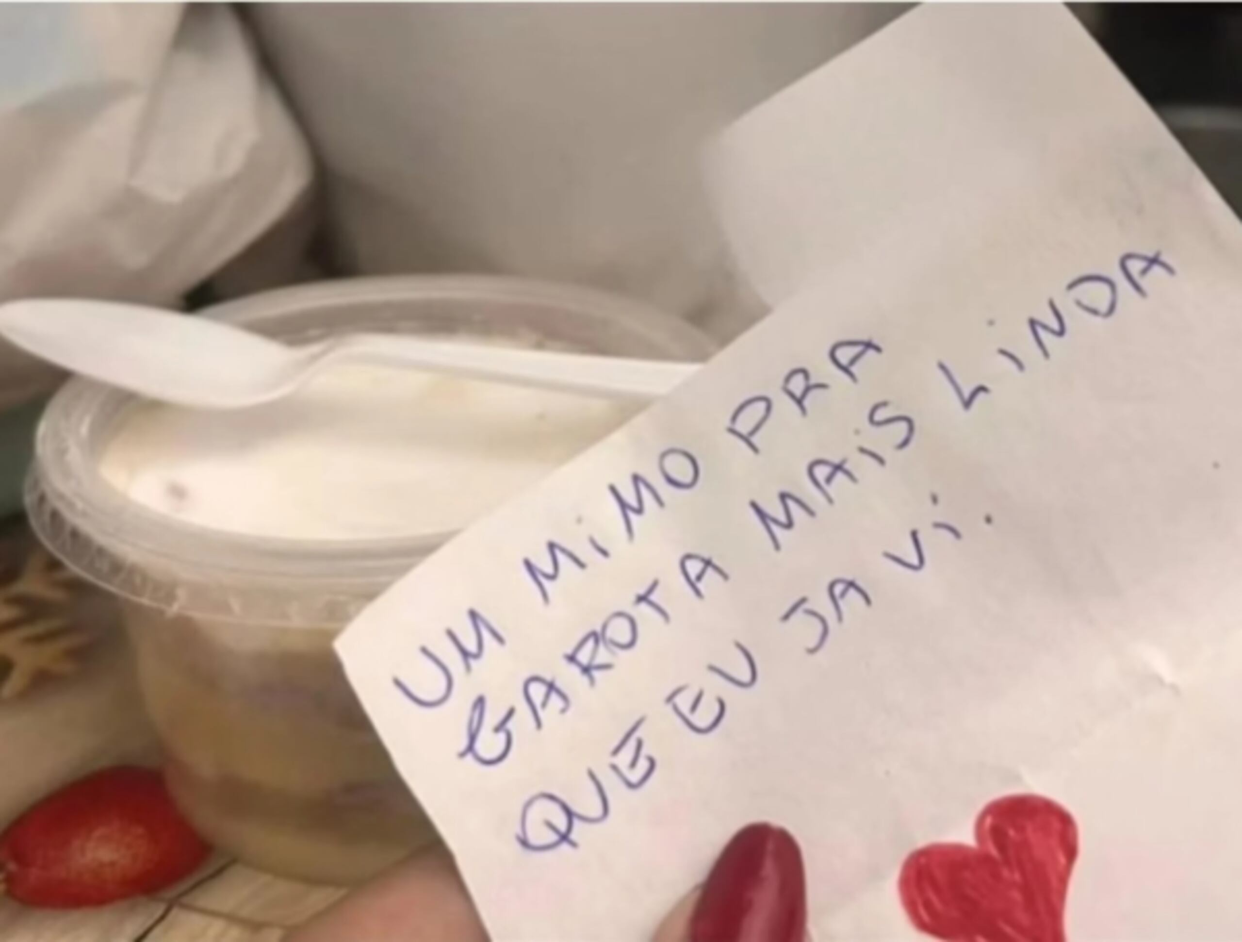 La nota que acompañaba el postre envenenado.