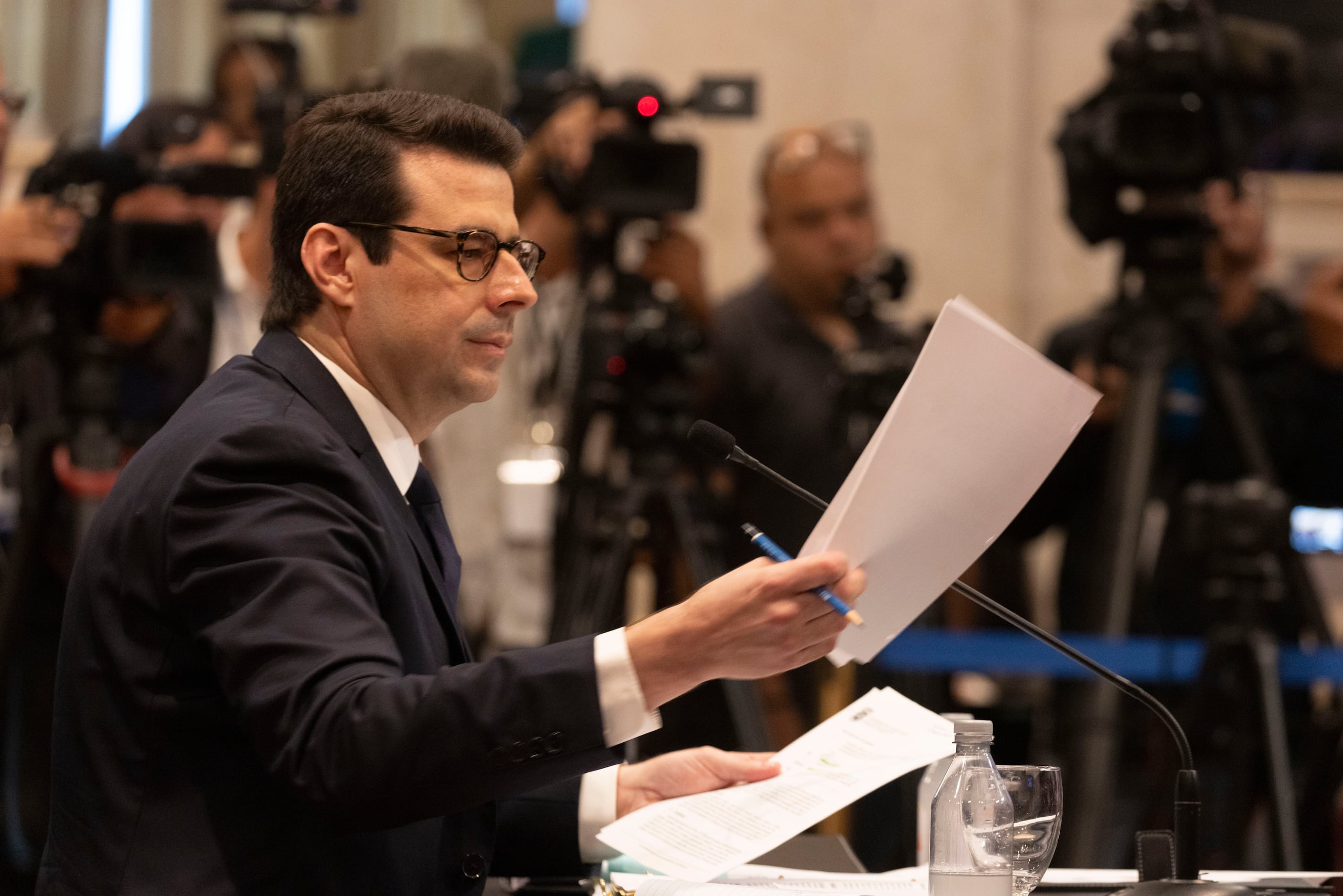 El secretario de la Gobernación, Francisco Domenech, compareció ayer, martes, a una Comisión Total por el Senado, presidida por Thomas Rivera Schatz. FOTO POR: Xavier Araújo / GFR Media