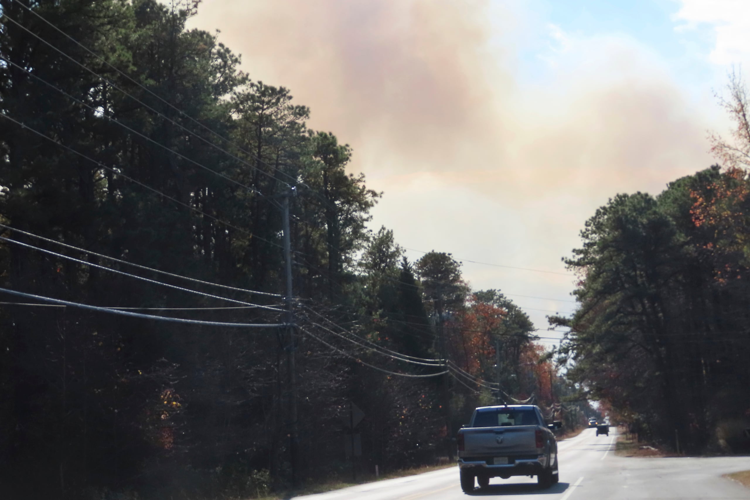 Se han reportado incendios en Nueva Jersey y Nueva York(AP Foto/Wayne Parry)