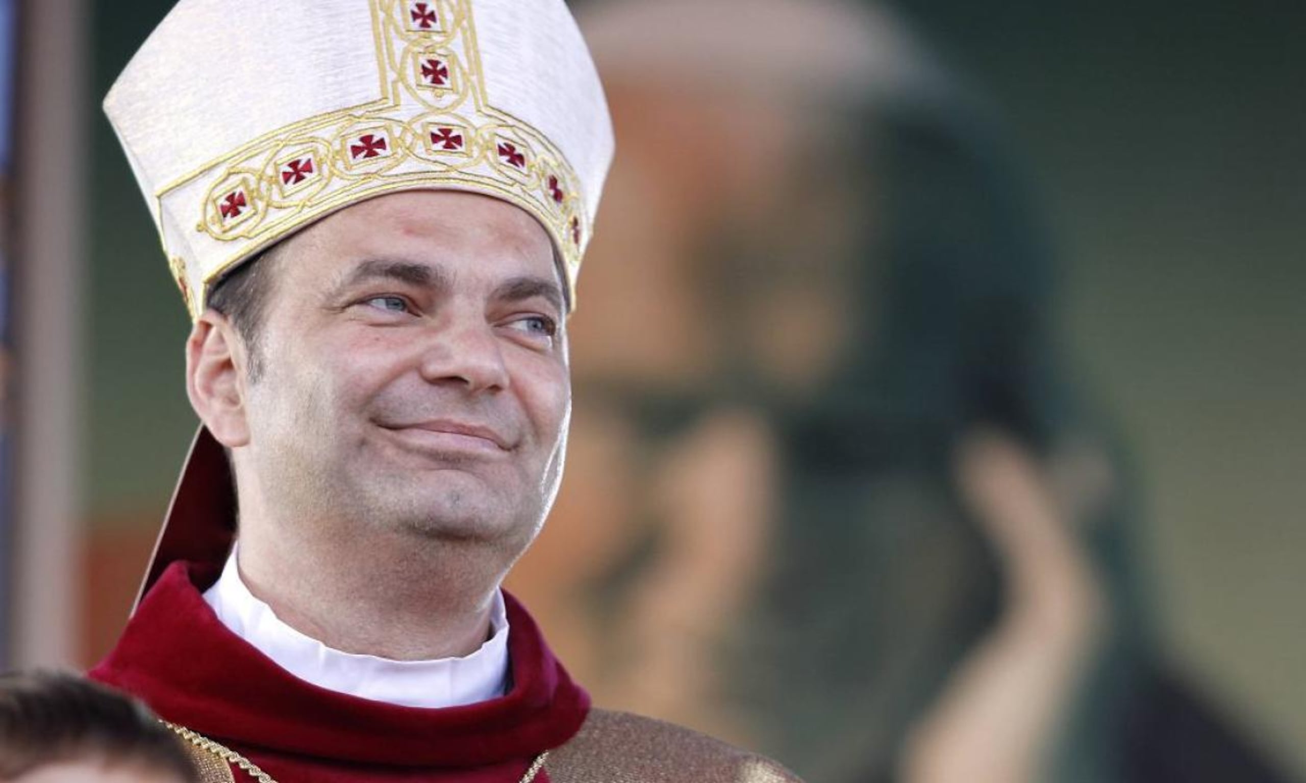 Hoy, tras un mes de presentarse la respectiva denuncia contra el obispo, se conoció que el Papa Francisco admitió la renuncia del obispo.