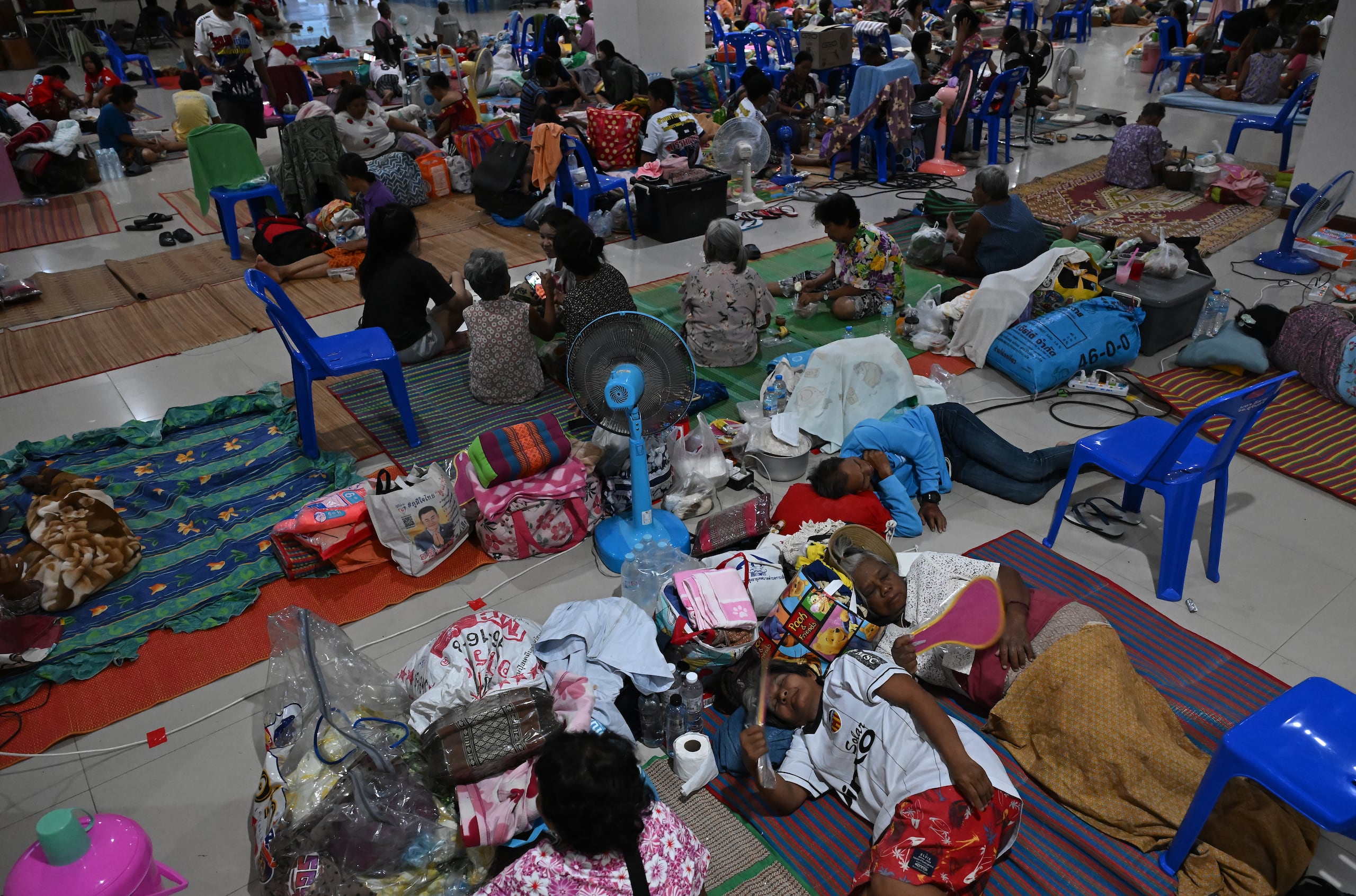 Tailandeses evacuados por el conflicto con Camboya.
(EFE/EPA/KAIKUNGWON DUANJUMROON)