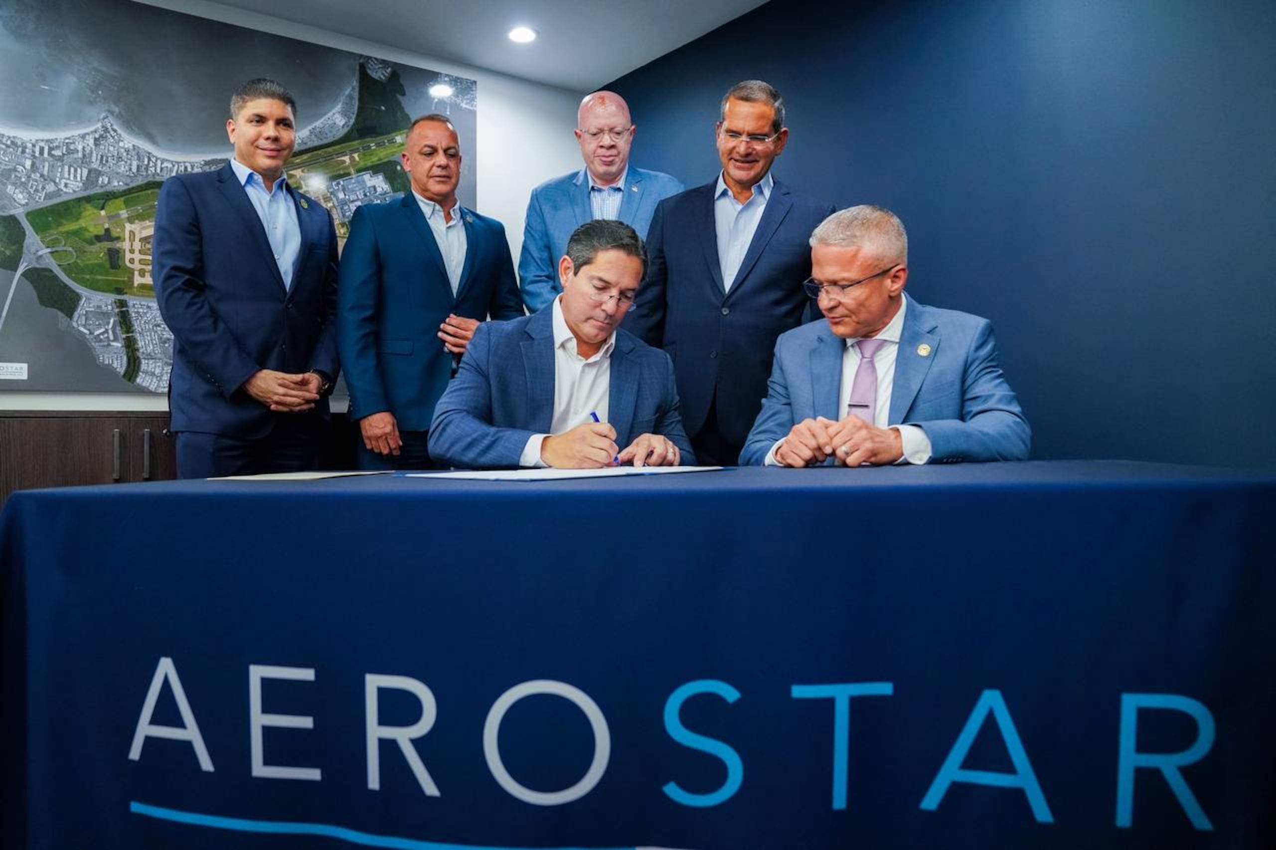 Firma del acuerdo colaborativo entre Aerostar y el DSP.