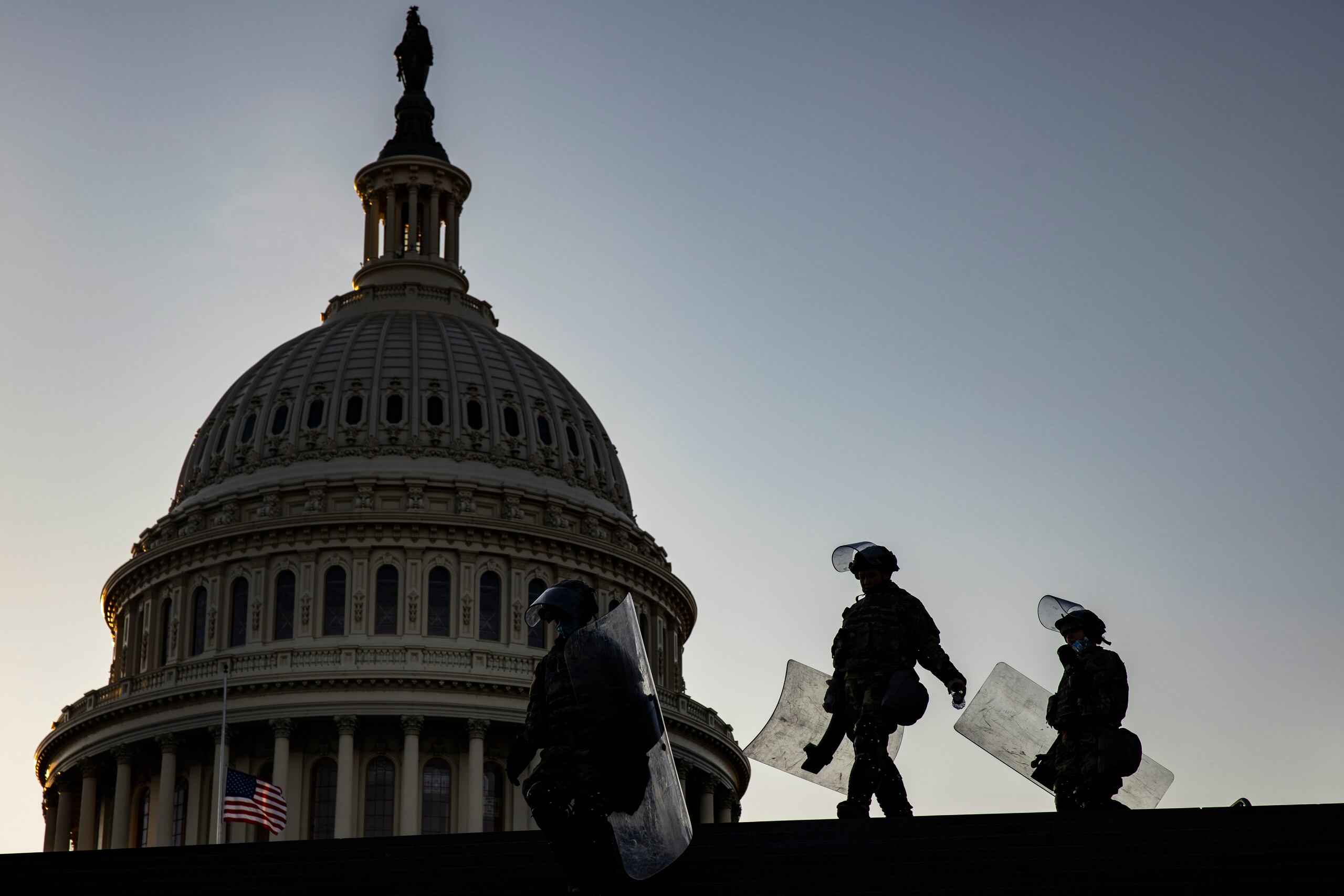 Más de 1,000 personas han sido arrestadas y 350 imputadas por asalto u obstaculización del cumplimiento de la ley, por el motín del Capitolio del 6 de enero del 2021, según datos del DOJ.