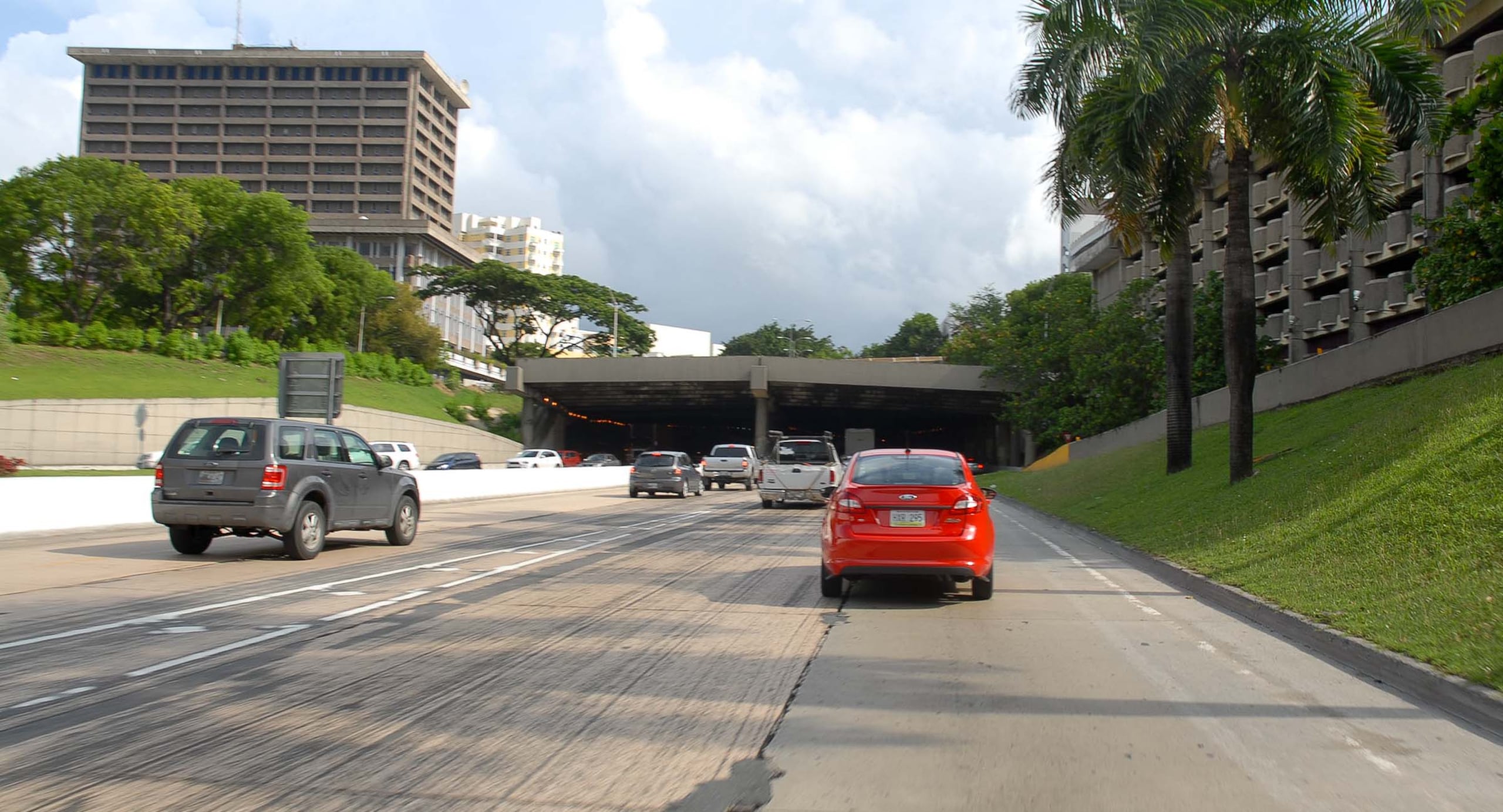 El túnel Minillas en San Juan.