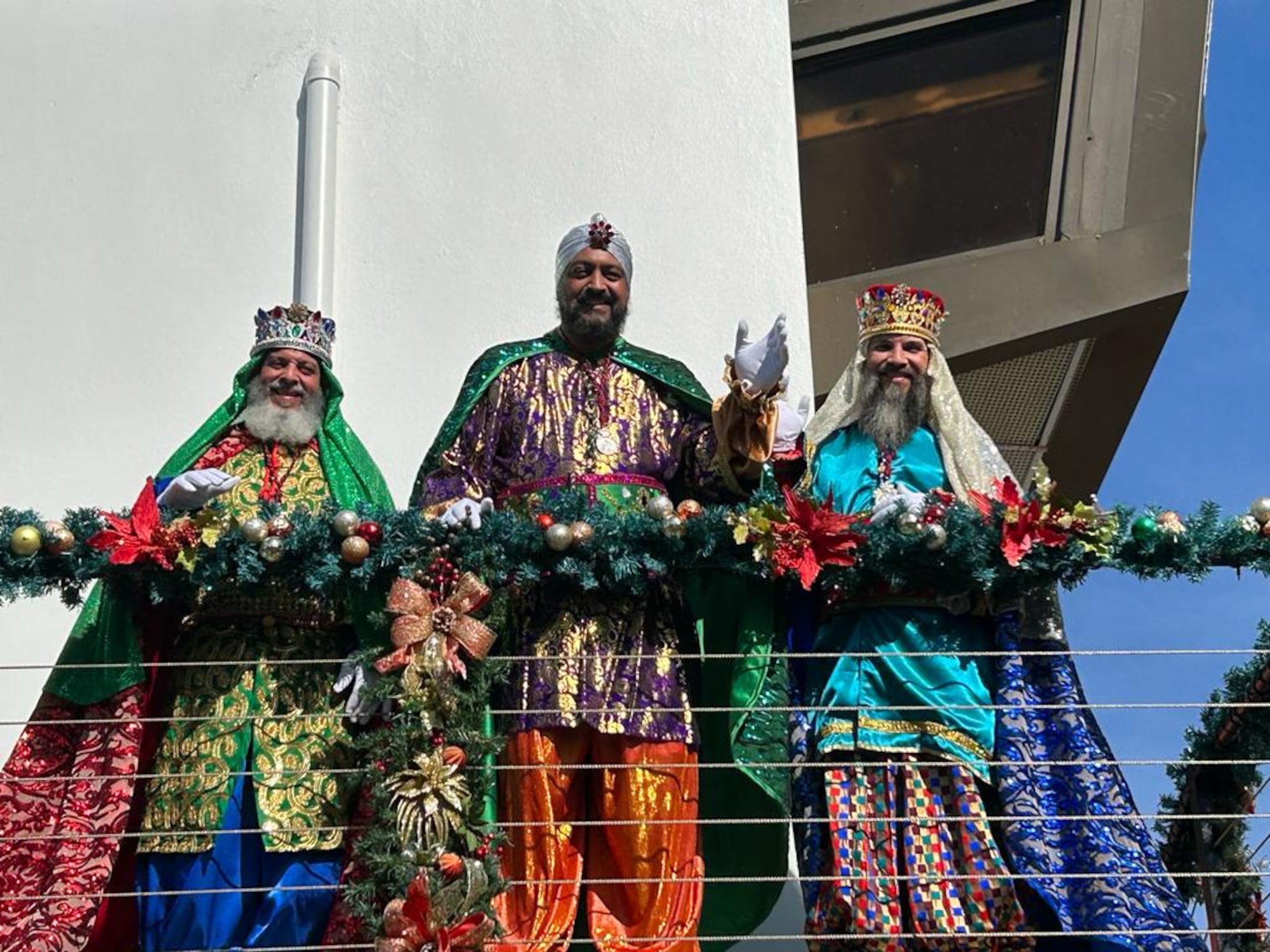 Cientos acudieron al Belén de Puerto Rico para celebrar la tradición de la epifanía.