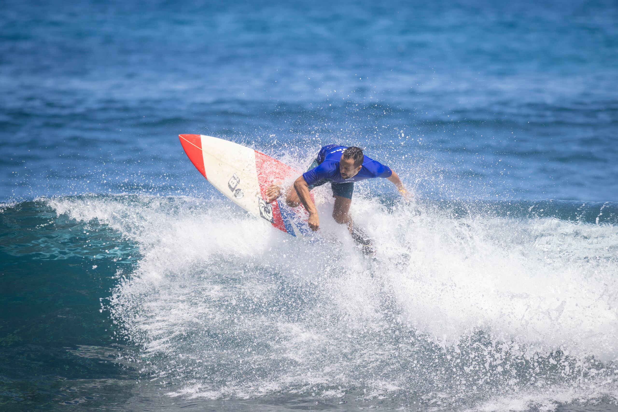 La marca reafirmó su compromiso con iniciativas que protejan el medioambiente y con el desarrollo del surfing en la isla