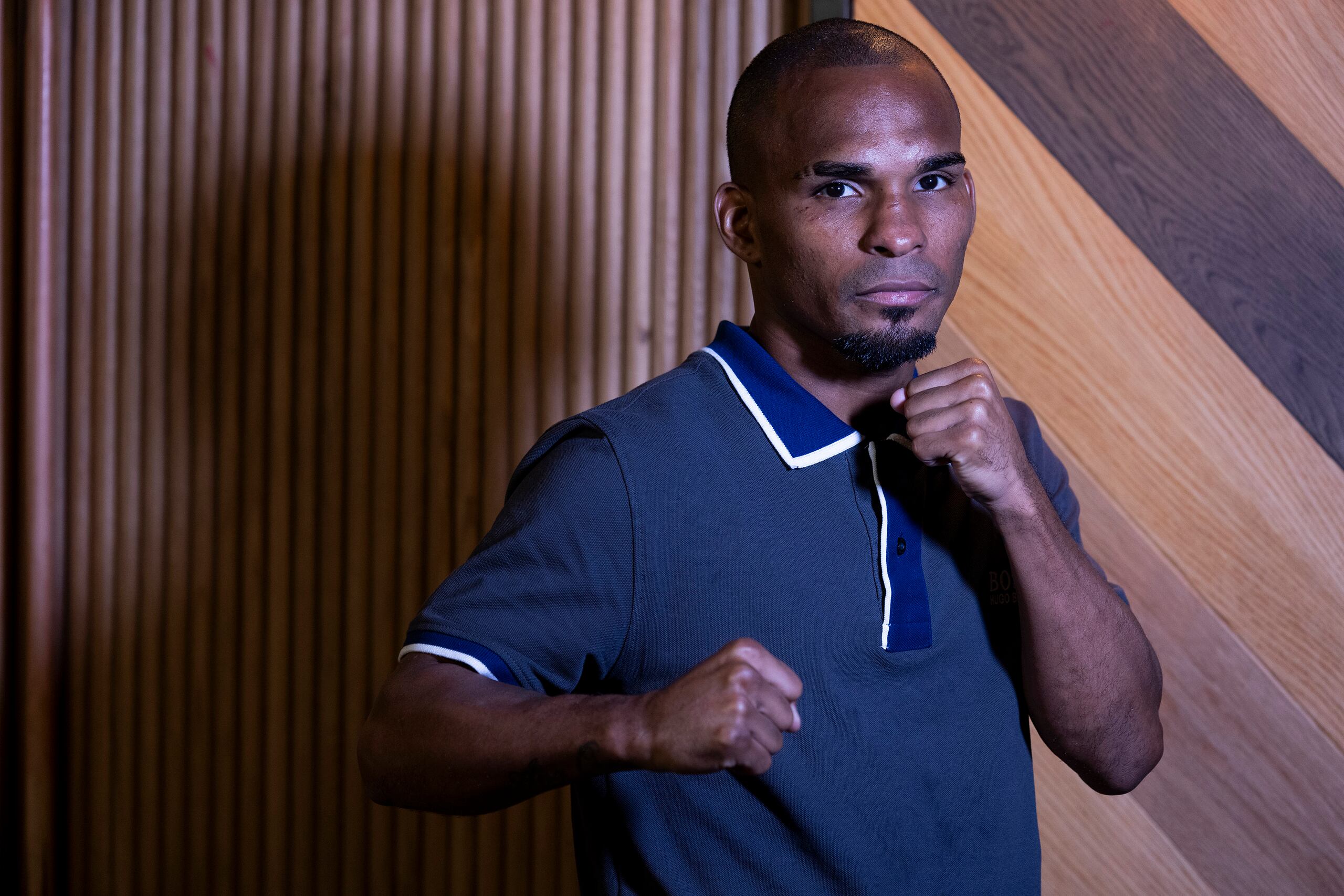 Jonathan "Bomba" González se enfrentará a René "El Chulo" Santiago este 2 de marzo por el campeonato de las 108 libras de la Organización Mundial de Boxeo.