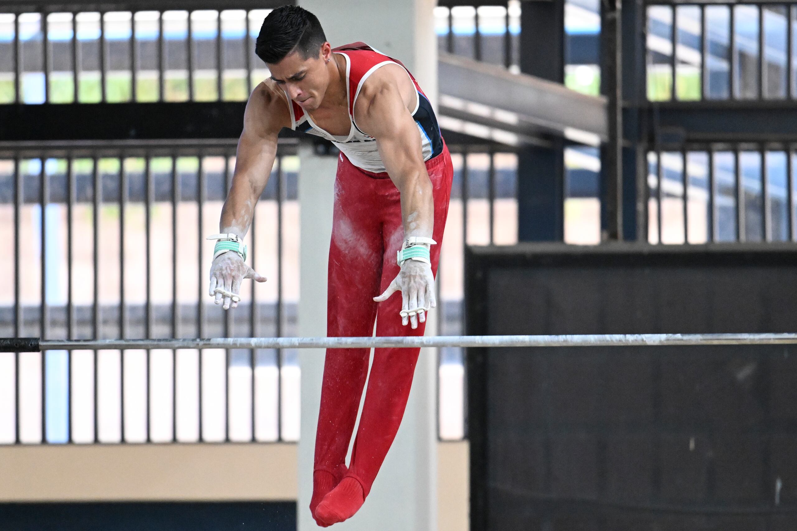 Andrés Pérez ganó su medalla en barra fija.