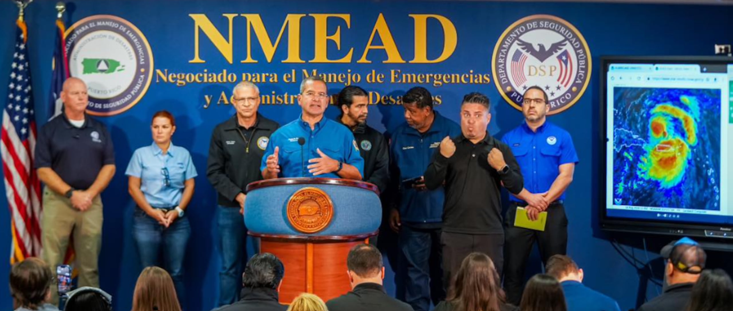 El gobernador Pedro Pierluisi detalla el plan de acción tras el paso de la tormenta tropical Ernesto cerca de la Isla.