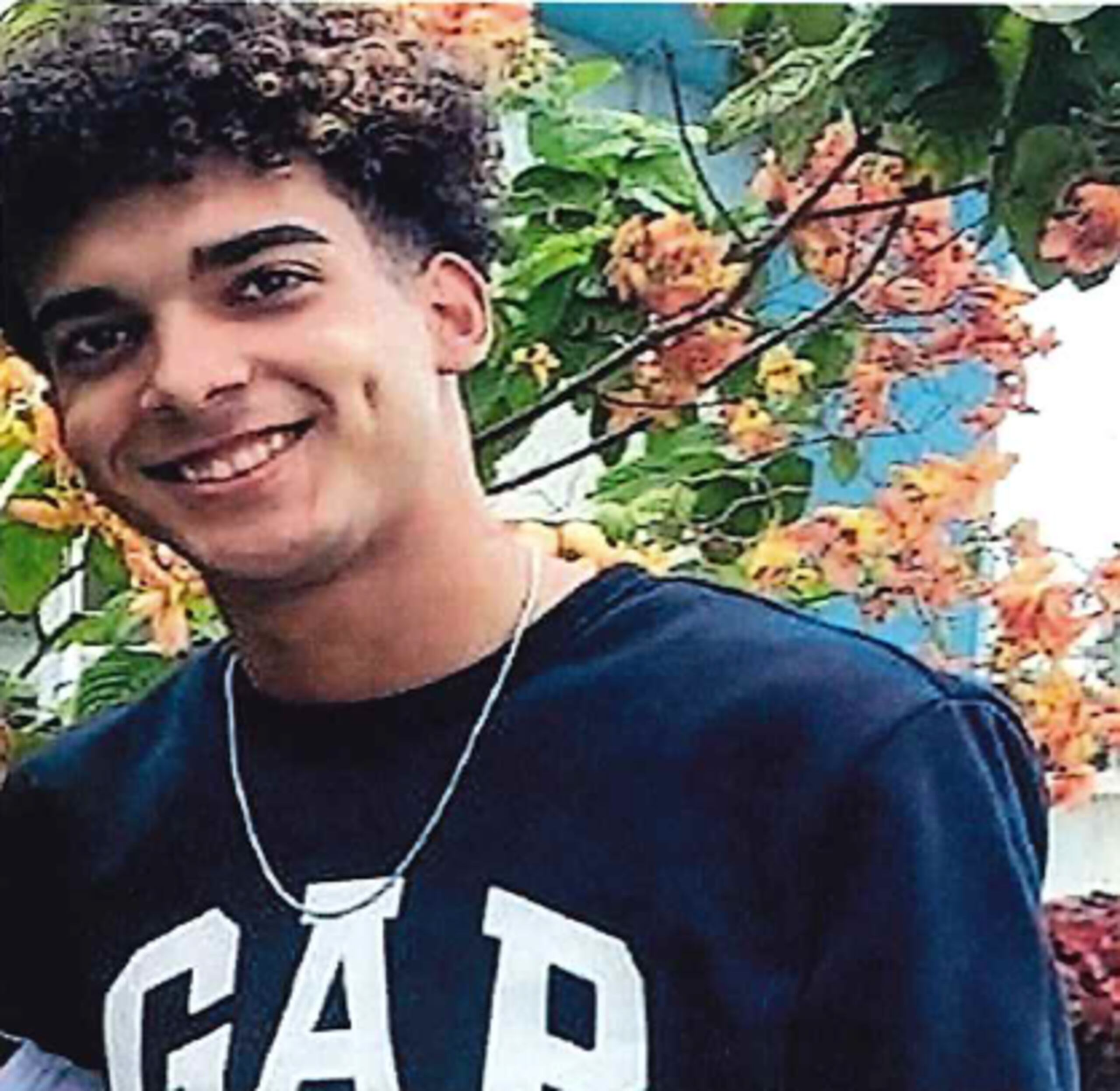 Si tiene información sobre el paradero de Yadiel Omar Ortiz Torres, puede comunicarse al 787-343-2020, o a la Oficina del Coordinador de Personas Desaparecidas, al (787)793-1234 extensiones 2463 o 2464.