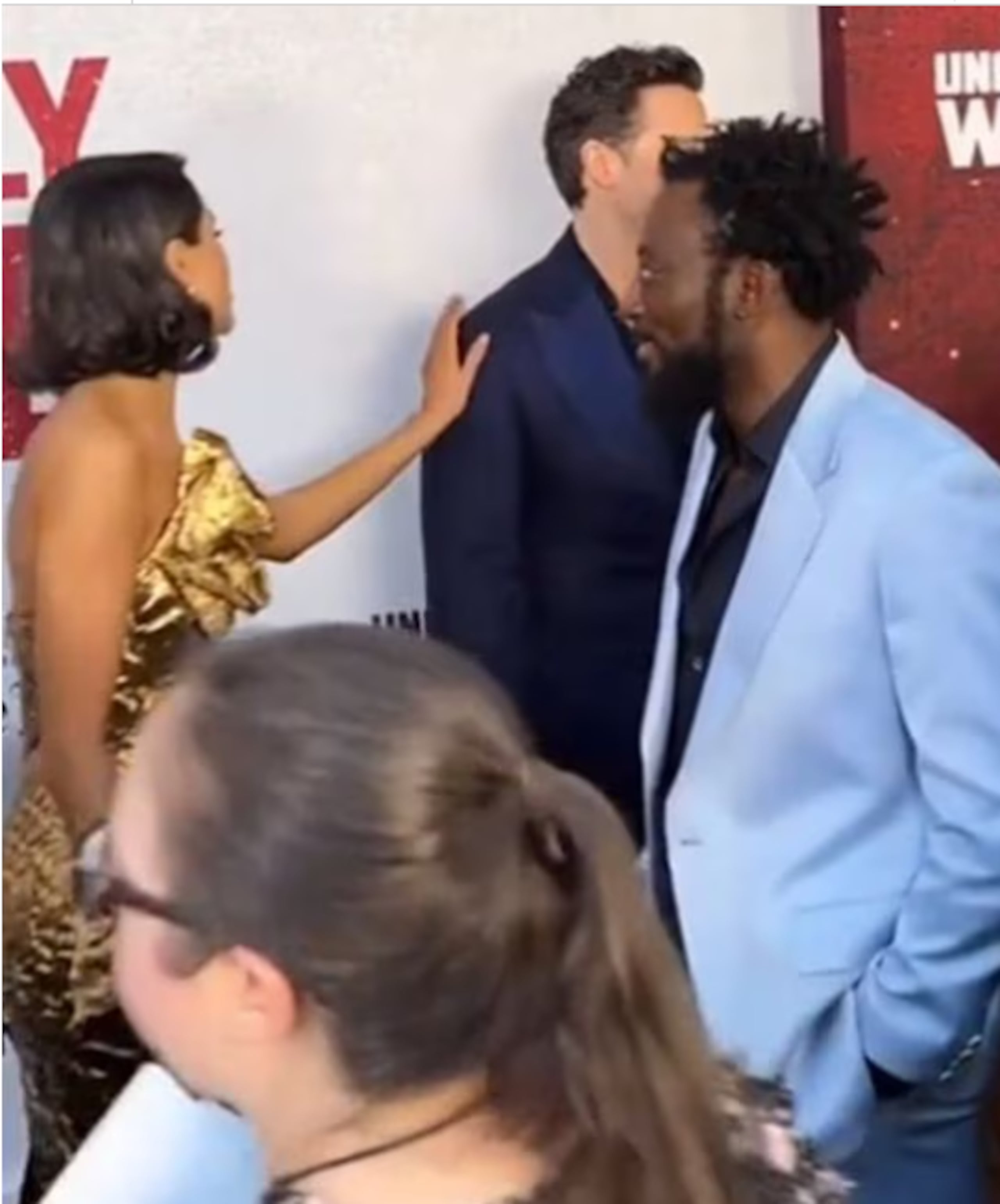 Momento en que Eiza González supuestamente se niega a saludar a actor nigeriano.
