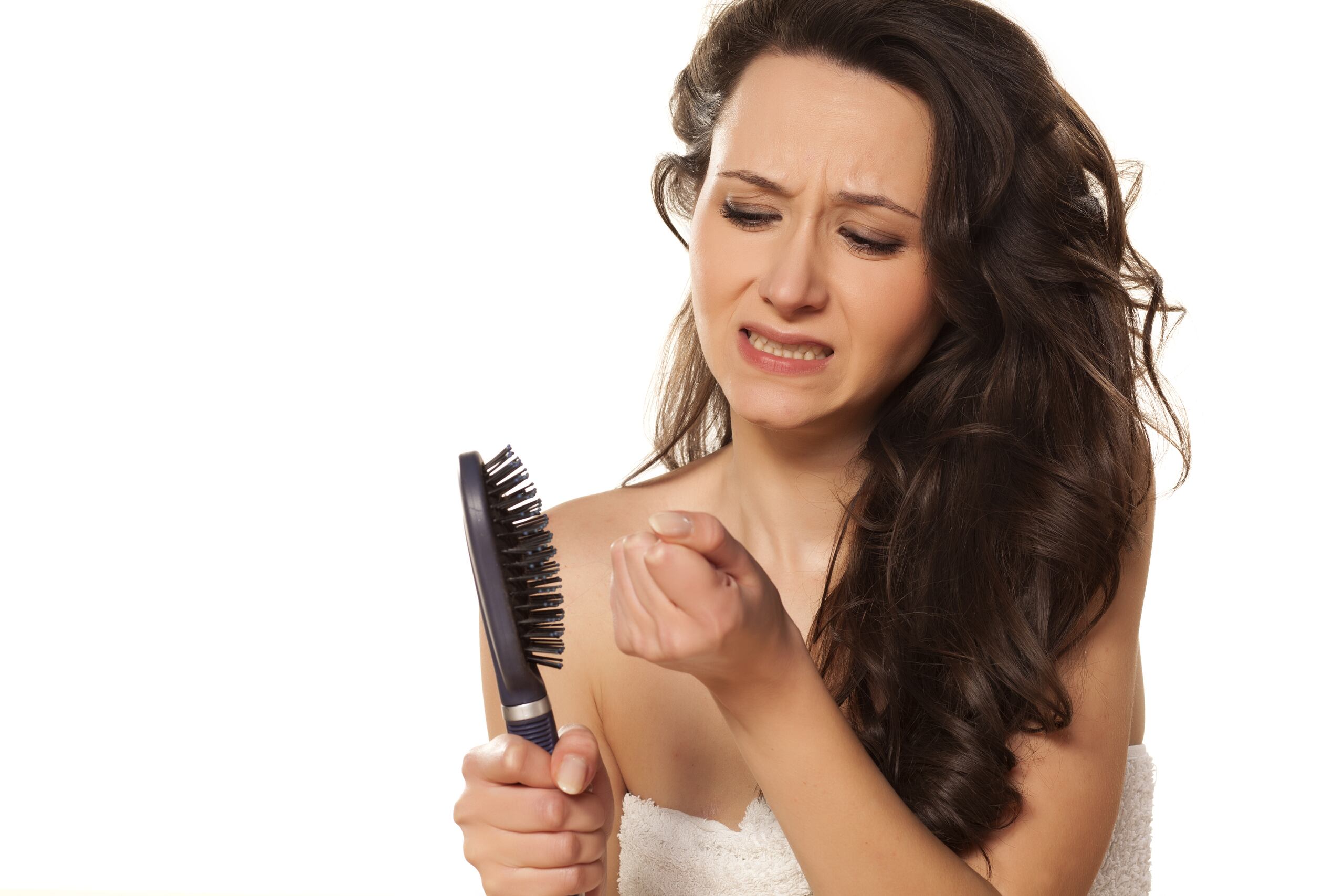Cuidar el cabello se convierte en una necesidad ya que a nadie le gusta perderlo y es por ello que resulta significativo determinar las causas para luego saber de qué manera actuar.
