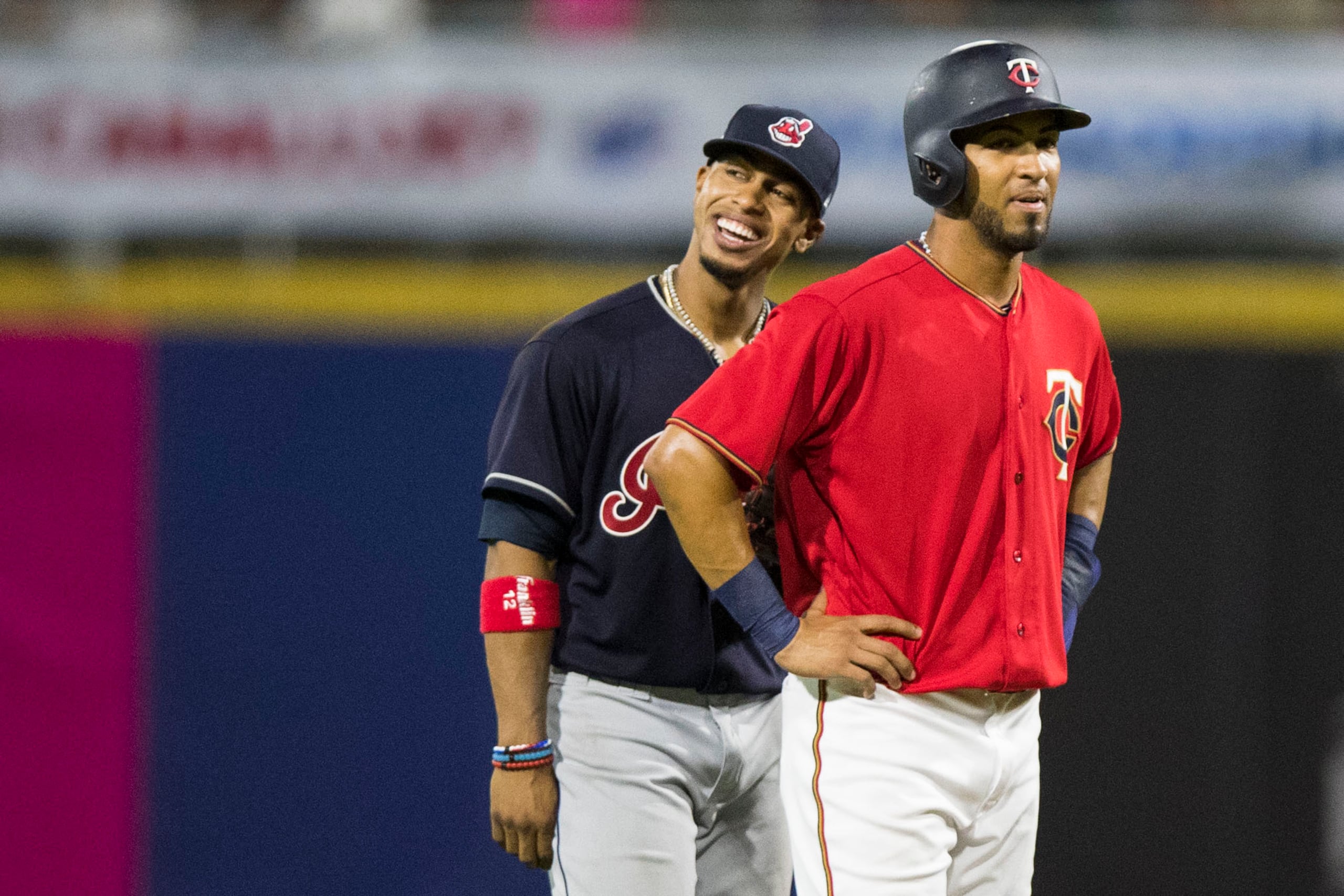 Francisco Lindor, de los Indians, y Eddie Rosario, de los Twins, durante la serie entre ambos equipos en Puerto Rico en 2018.