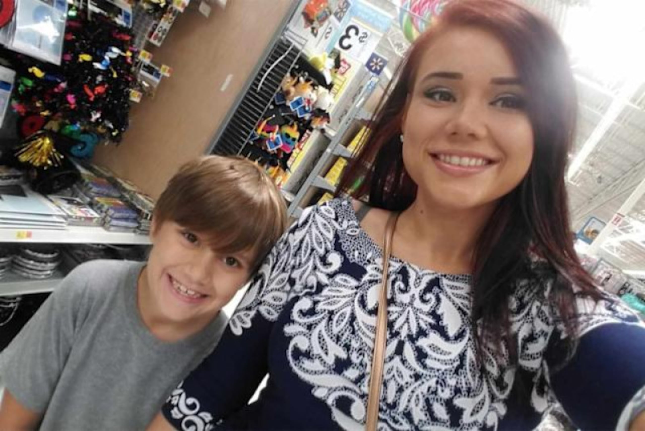 Whitney Purvis y su hijo Weston.
