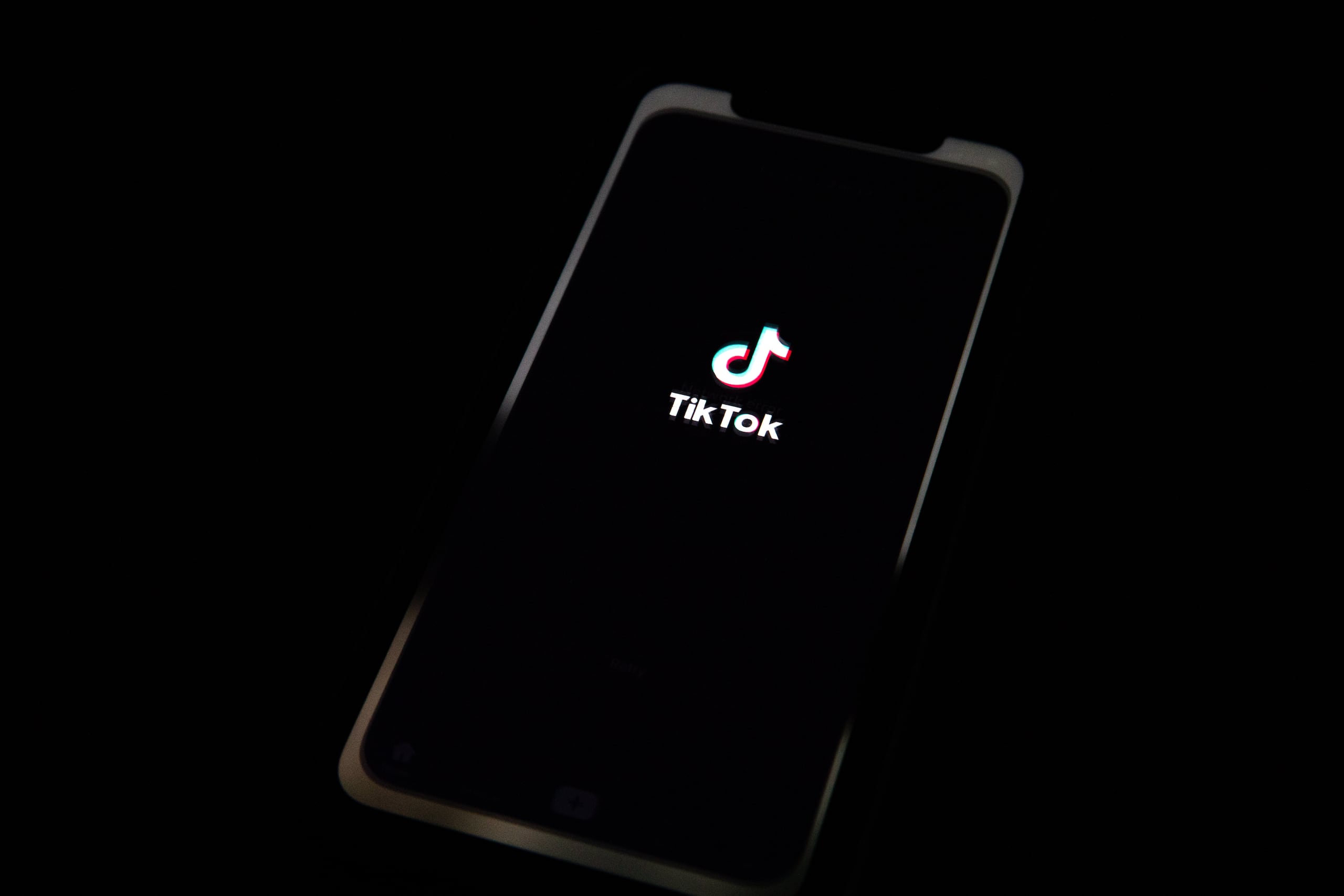 Según el plan, los usuarios que intenten abrir la aplicación después del domingo encontrarán un mensaje emergente que los dirigirá a un sitio web con información detallada sobre la prohibición y la posibilidad de descargar sus datos personales antes del cierre total.