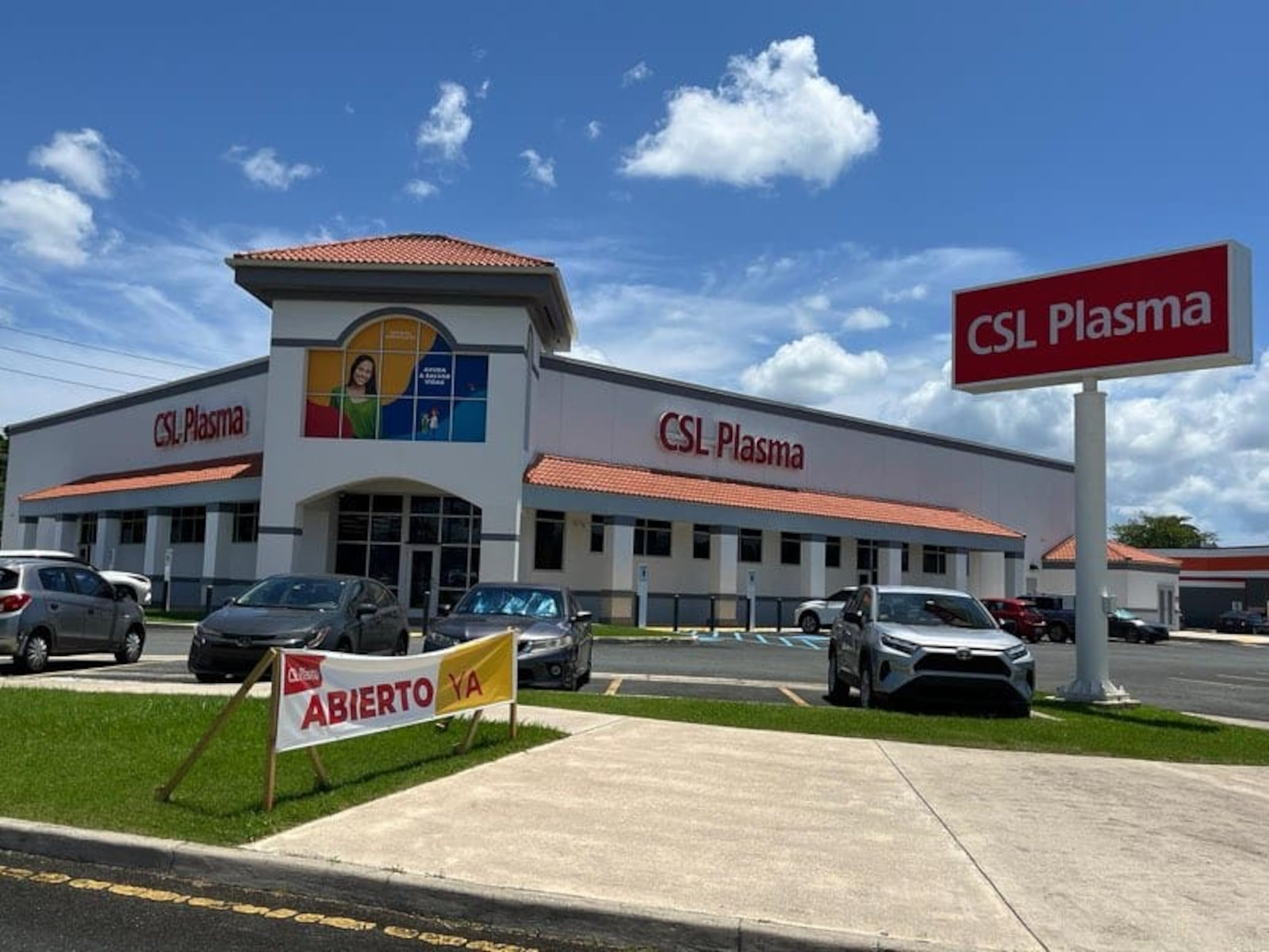 CSL Plasma tiene dos centros en Ponce y Loíza y tan reciente como el martes, abrió su tercer centro en Toa Baja, que emplea 50 personas, entre estos personal médico y de enfermería, flebotomistas y técnicos de procesamiento de plasma, entre otros.