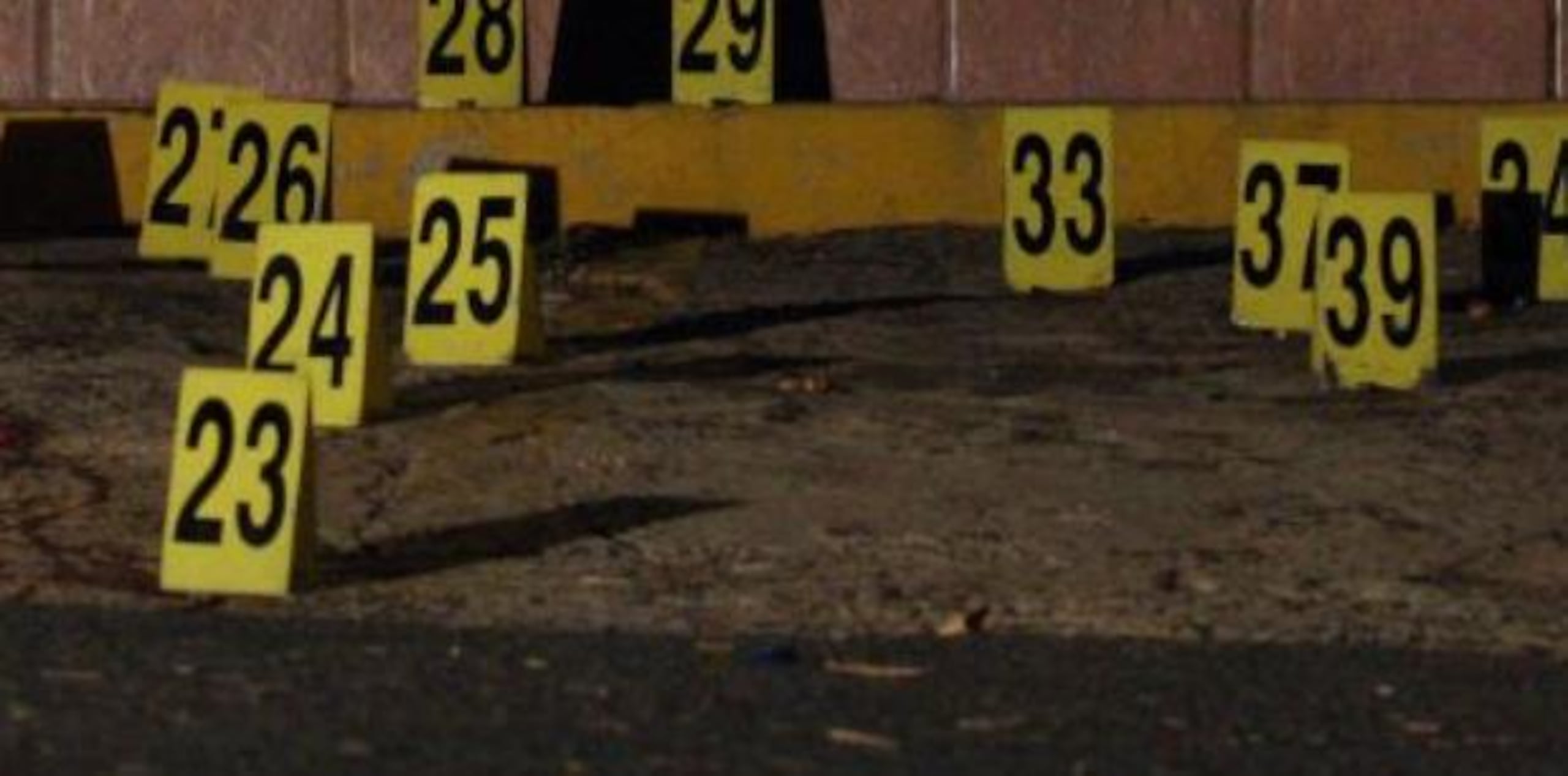 En la escena del crimen se ocuparon múltiples casquillos de bala, calibre 9 mm. (archivo)