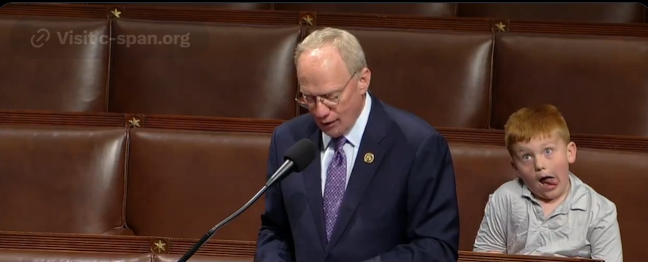 Hijo del congresista John Rose se hace viral en las redes sociales (Fotocaptura video de CSPAN).