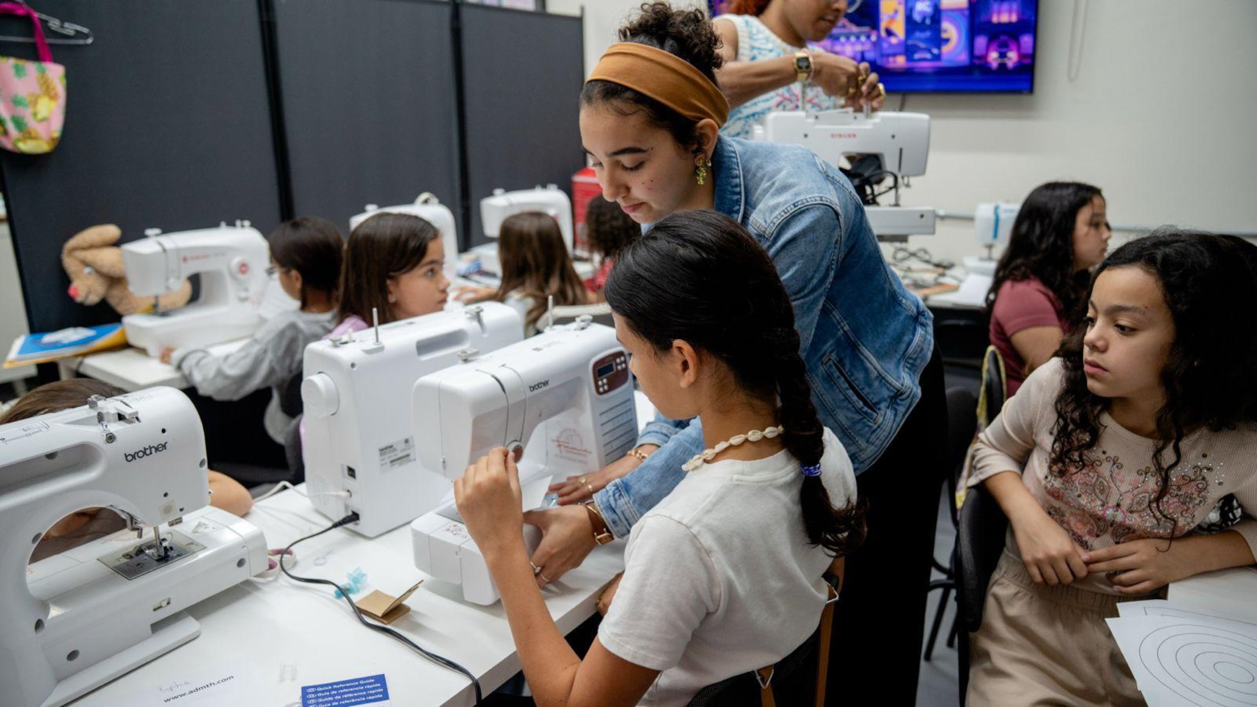 La experiencia que fusiona la costura y el modelaje está disponible para niñas de 5 a 18 años.