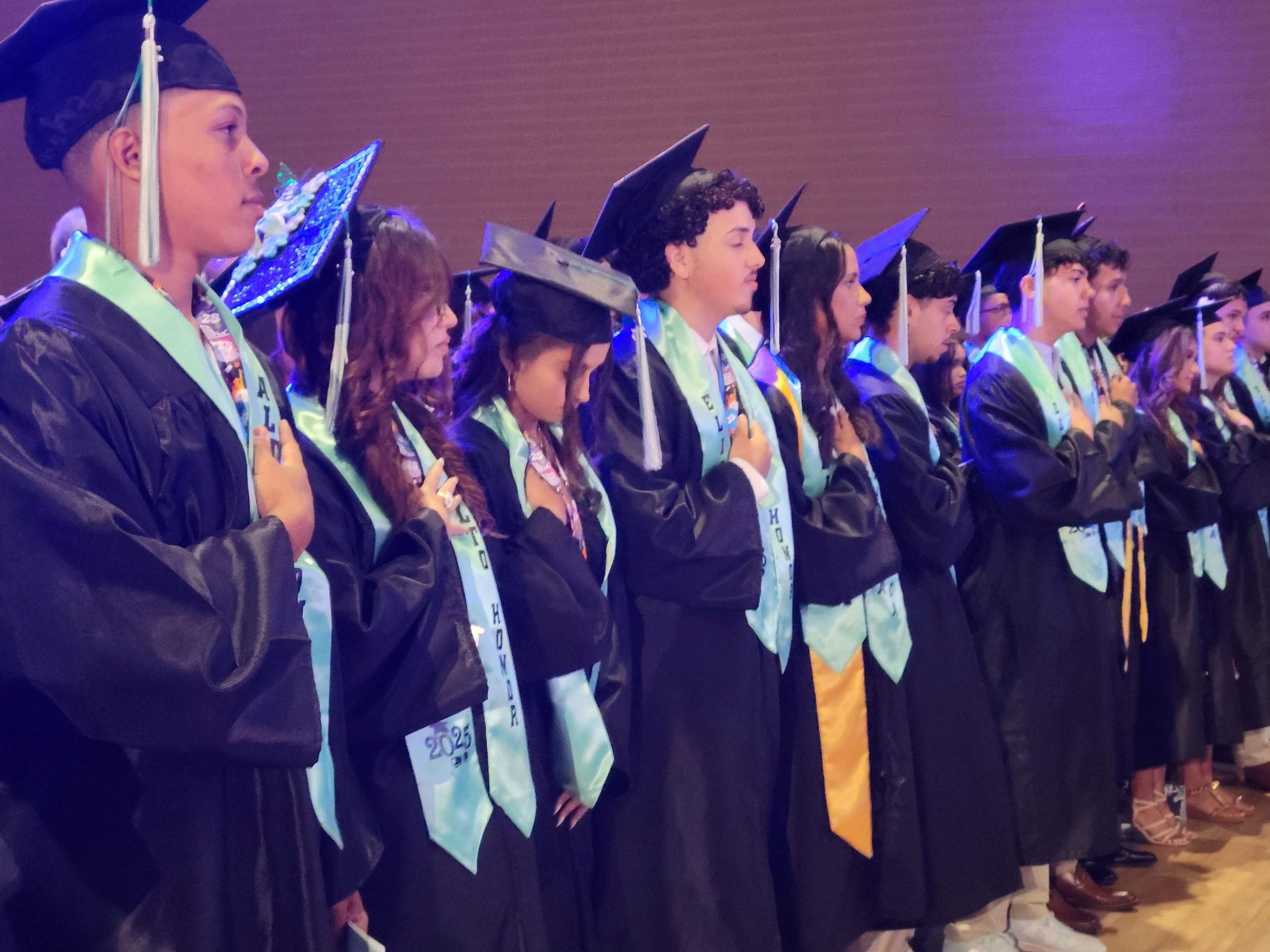 Estudiantes de la escuela CROEC, e Ceiba, celebraron su Graduación, en la que todos los 28 graduandos terminaron con Excelencia Académica o Alto Honor.
