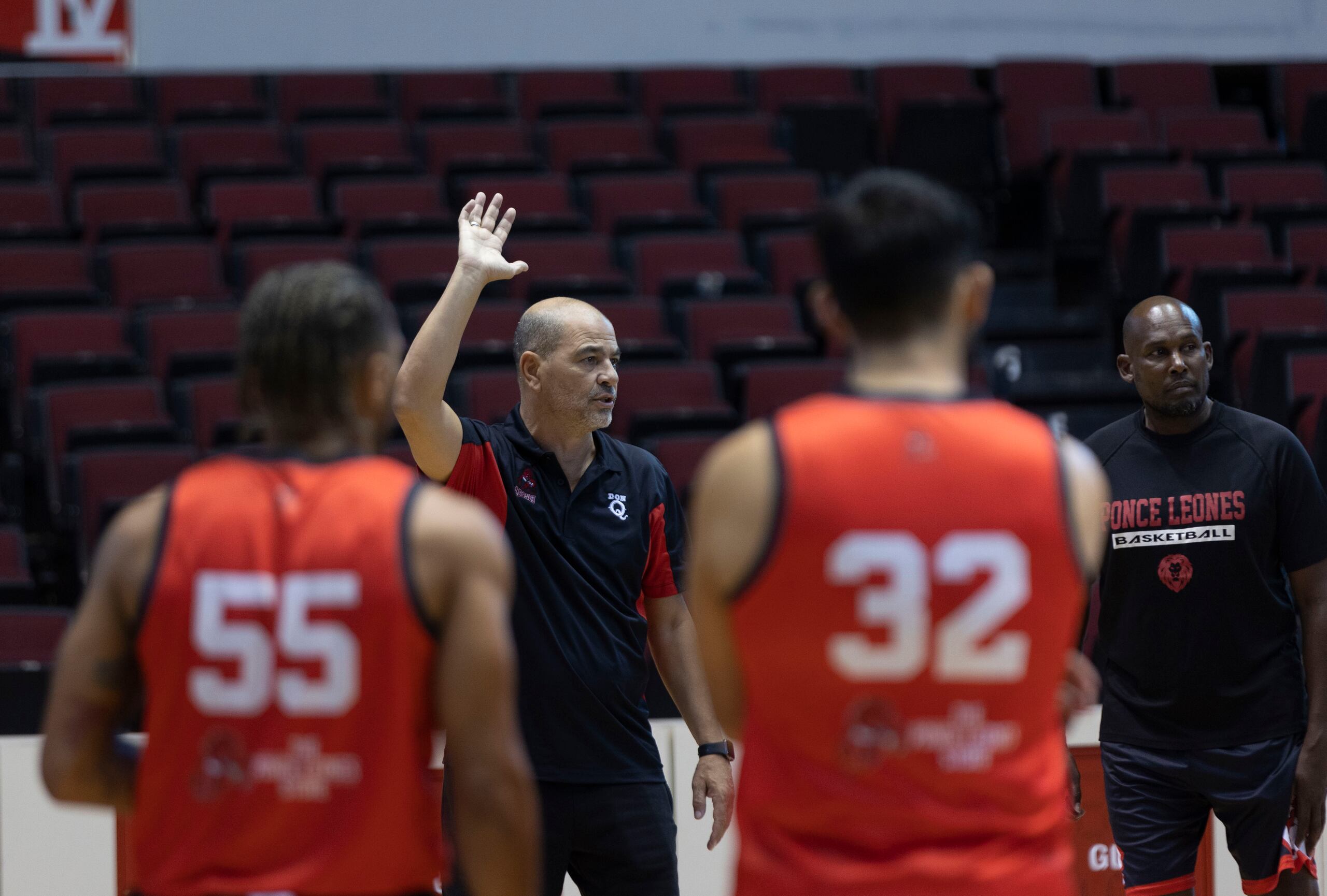 Sergio Hernández durante una práctica de los Leones de Ponce en el Auditorio Juan "Pachín" Vicéns.