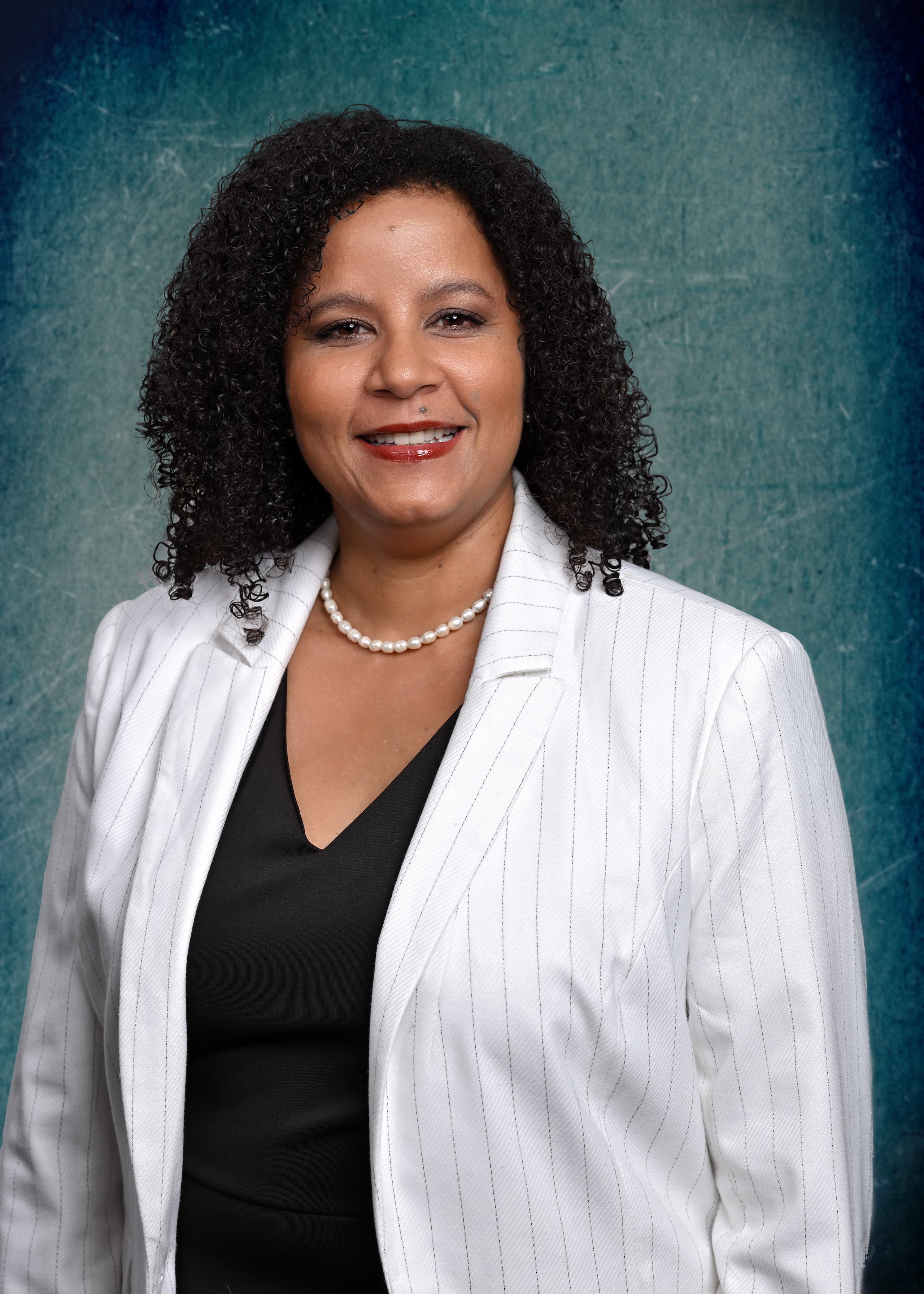 Iris Otero Guerra, Servicios Distinguidos a la Profesión.