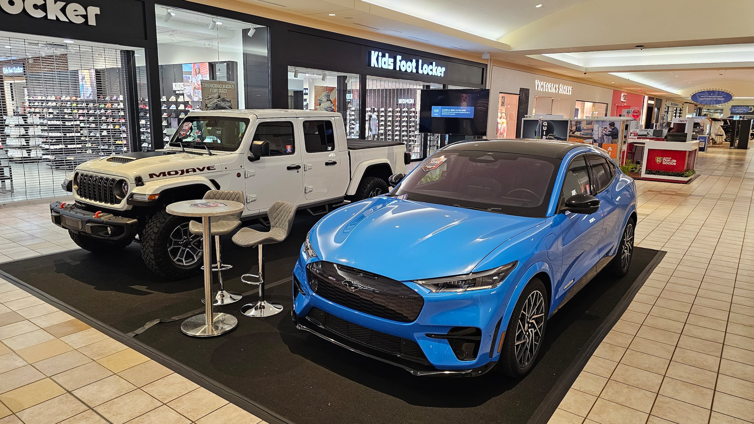 "La Movida del Verano" en Plaza Las Américas.