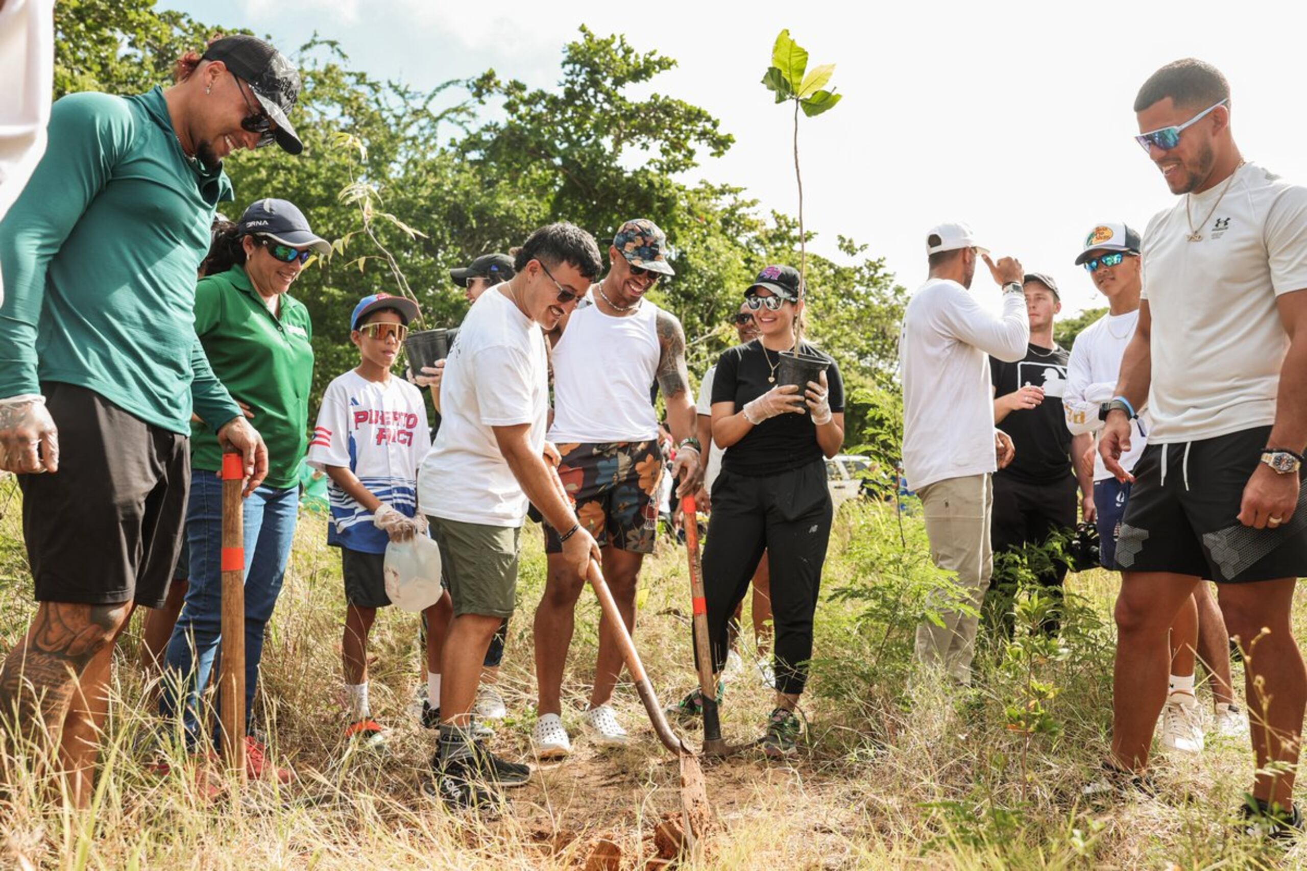 Javier Báez, Francisco Lindor, Katia Reguero y José Berríos contaron con 100 voluntarios.
