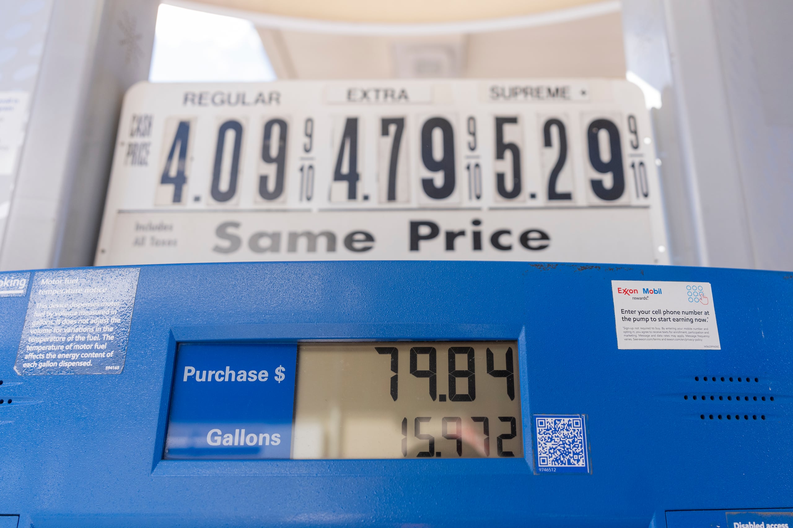 El precio del diésel se sitúa hoy en los 5 dólares por galón, de acuerdo con la AAA.