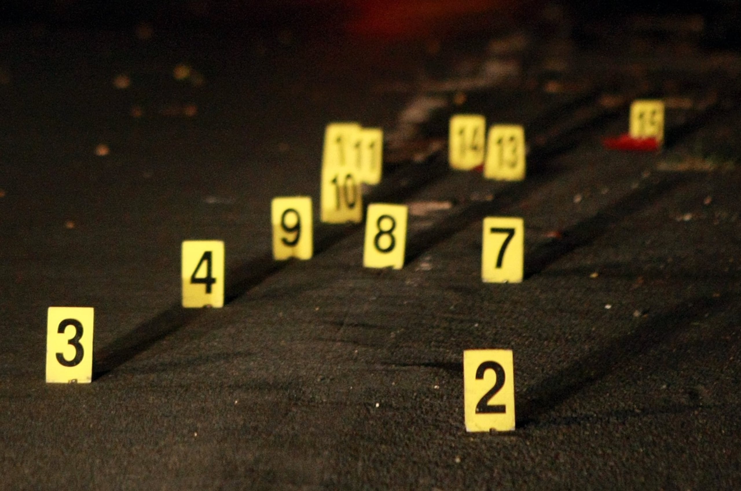 El crimen se reportó a eso de las 7:04 de la noche de ayer, lunes.