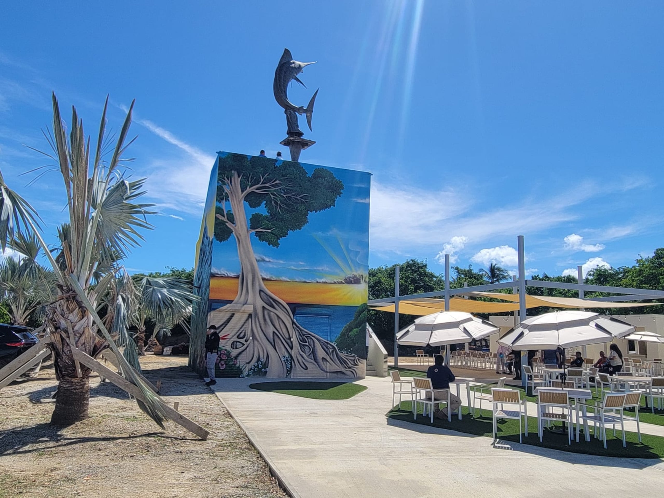 Así luce el área de restaurantes en el Mirador del Marlins.