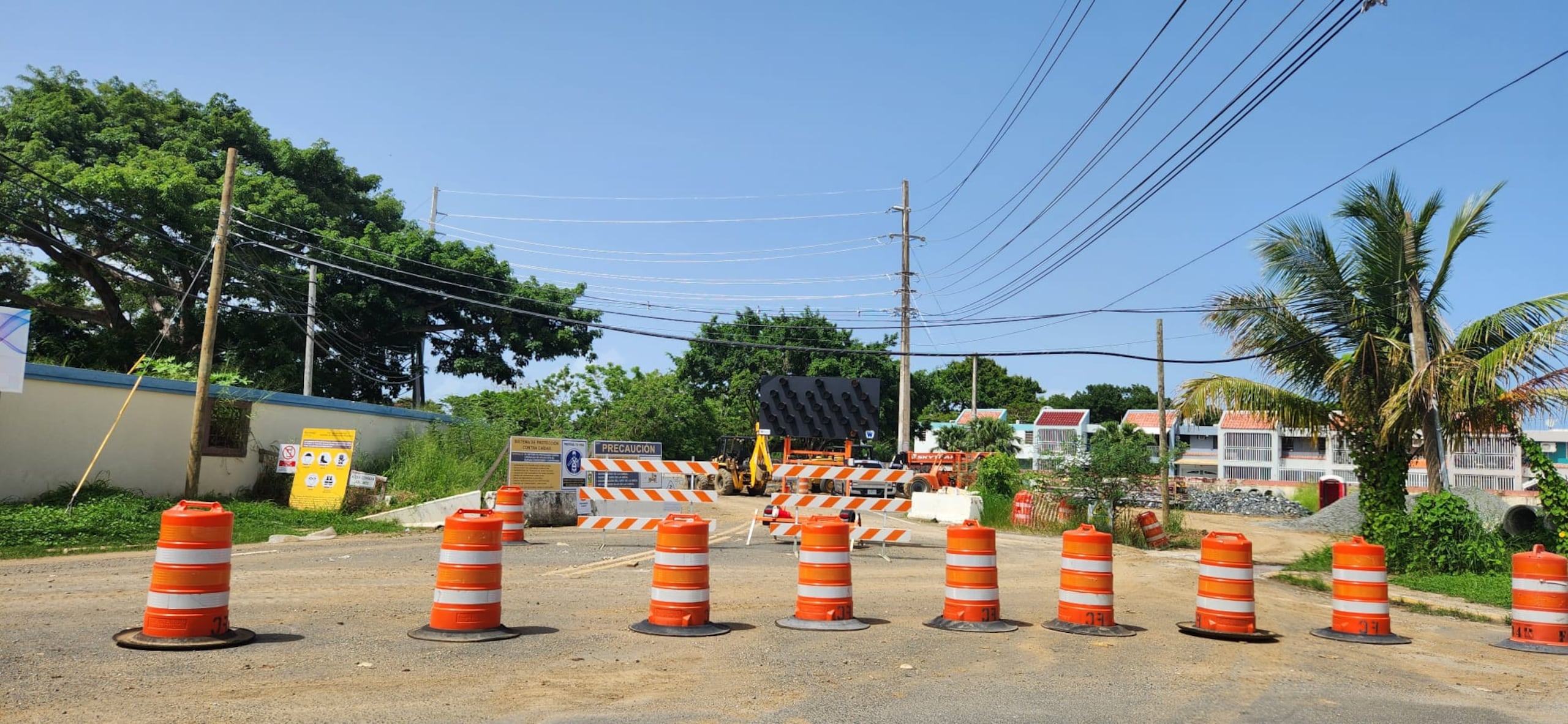 Trabajos viales en Ceiba.