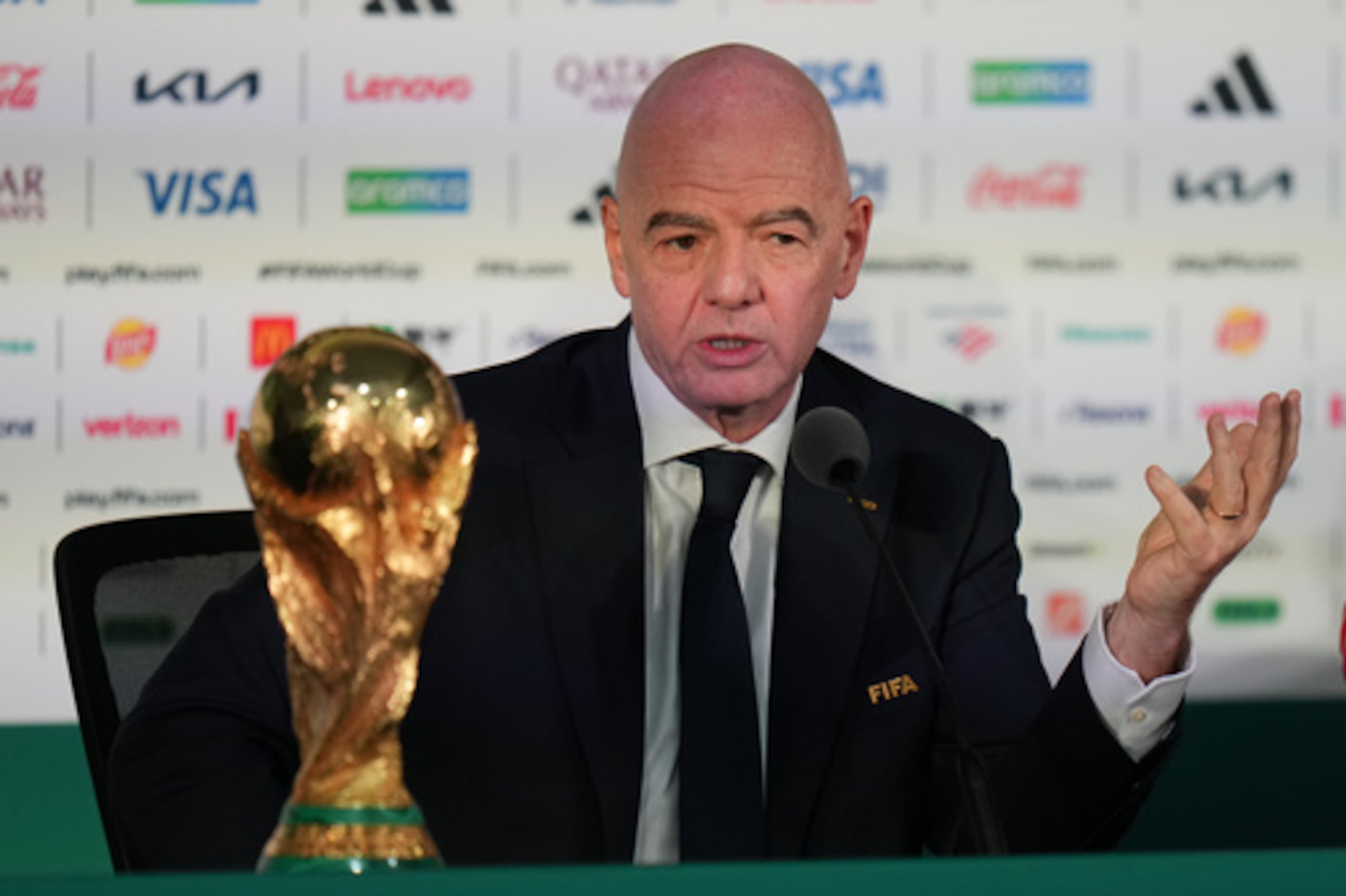 Infantino abandonó el plan de venta el 1 de agosto tras una airada reacción de dirigentes del fútbol mundial, incluida la UEFA.
