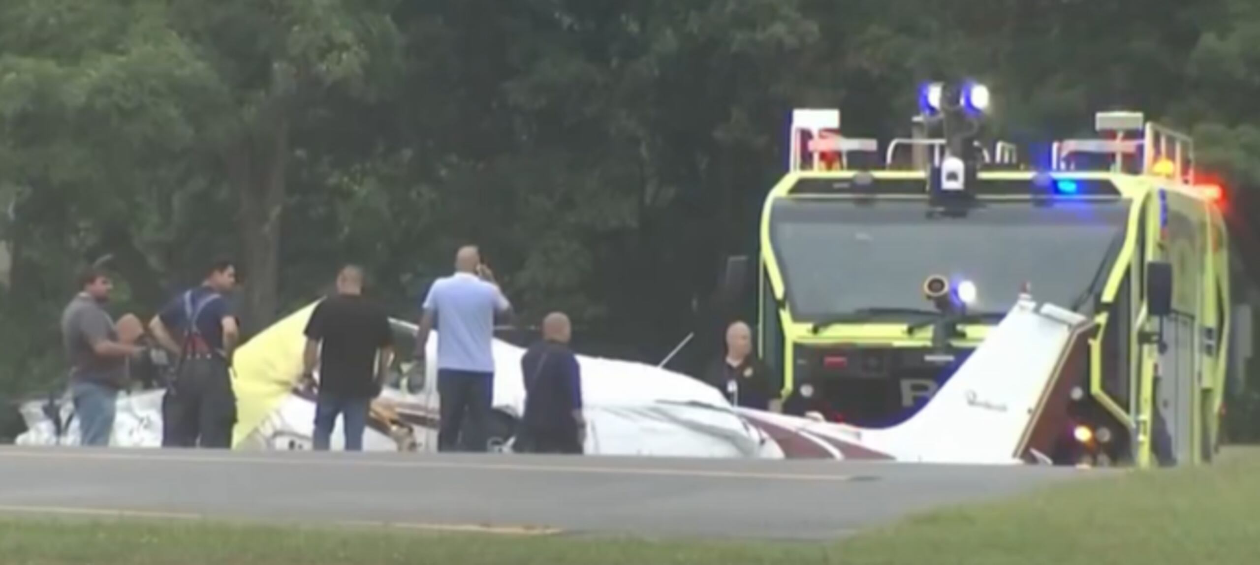 Se estrella avioneta en Long Island (Fotocaptura video de Telemundo)