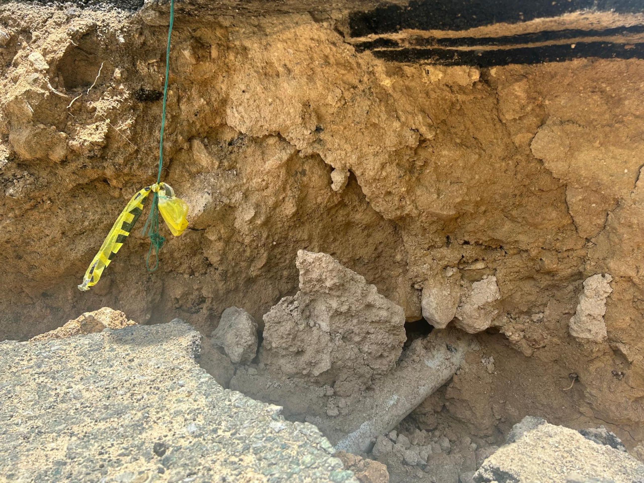 Varios de quienes viven en el área que conversaron con Primera Hora aseguraron que la inestabilidad de la tierra comenzó con trabajos de la AAA al instalar tubería subterránea.