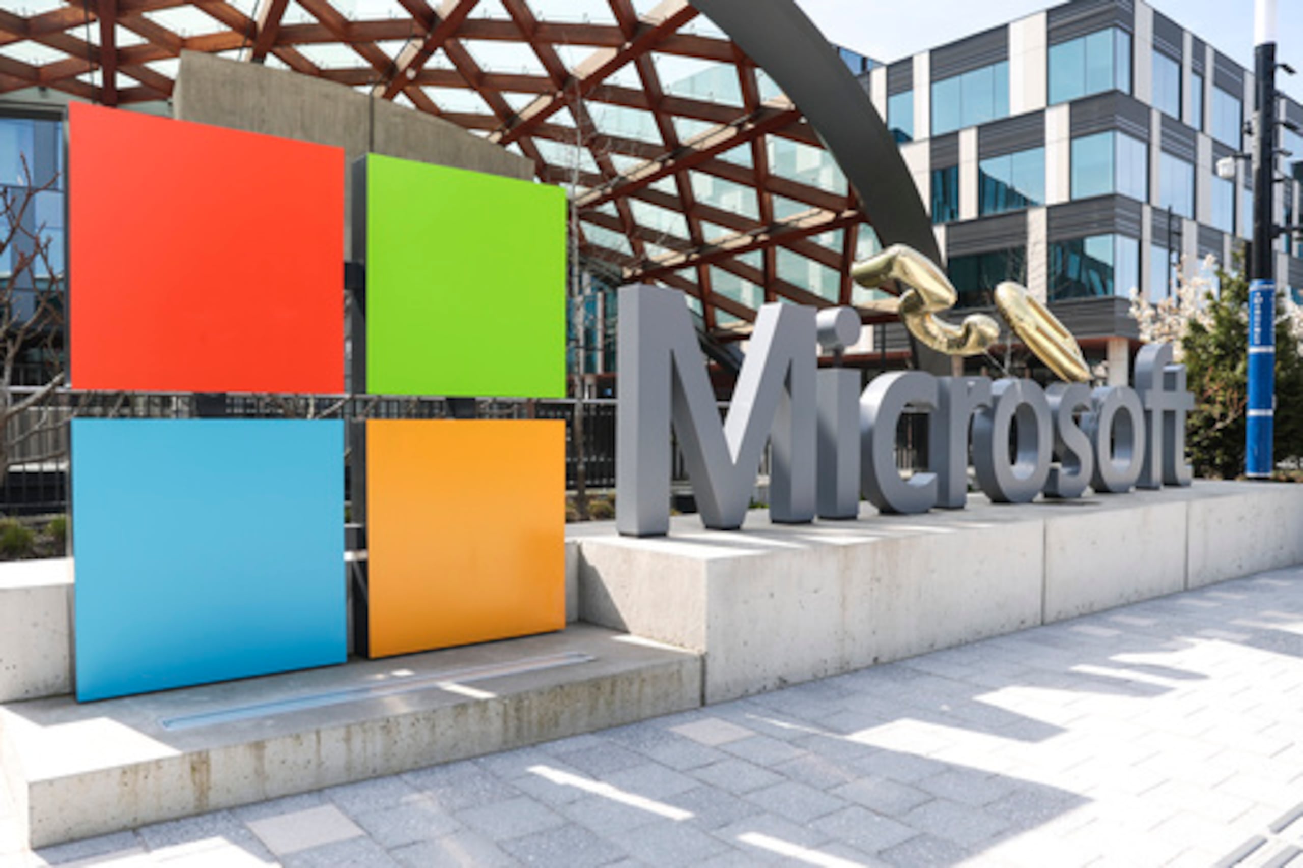 Microsoft es la segunda empresa de mayor capitalización del mundo, solo superada por Nvidia, que llegó a sobrepasar el pasado 9 de julio los 4 billones de dólares de capitalización, siendo la primera cotizada en batir este récord.