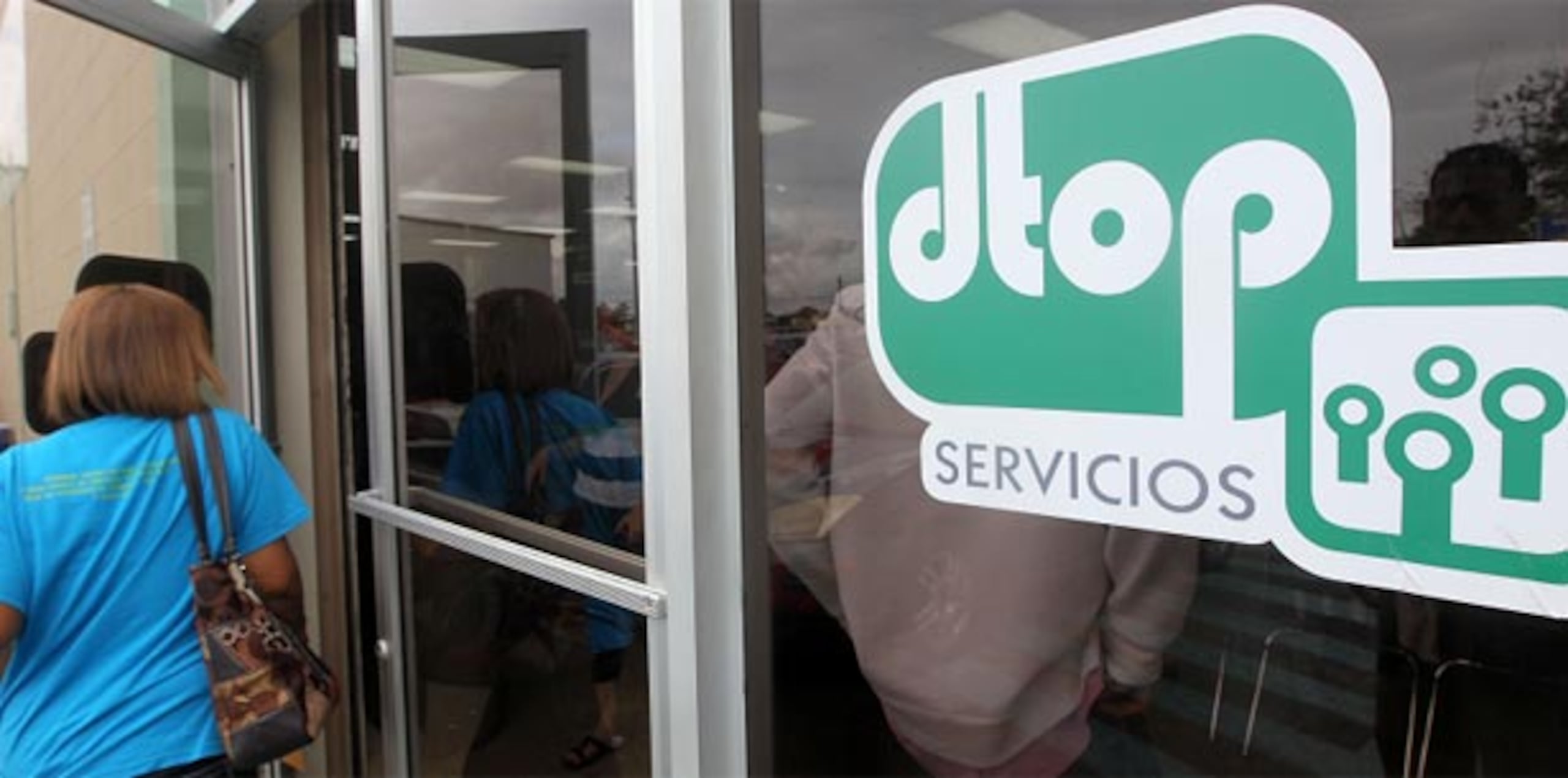 La medida presentada por Miguel Romero en febrero de este año autoriza al Departamento de Transportación y Obras Públicas a expedir un marbete conmemorativo de la Universidad de Puerto Rico. (Archivo)