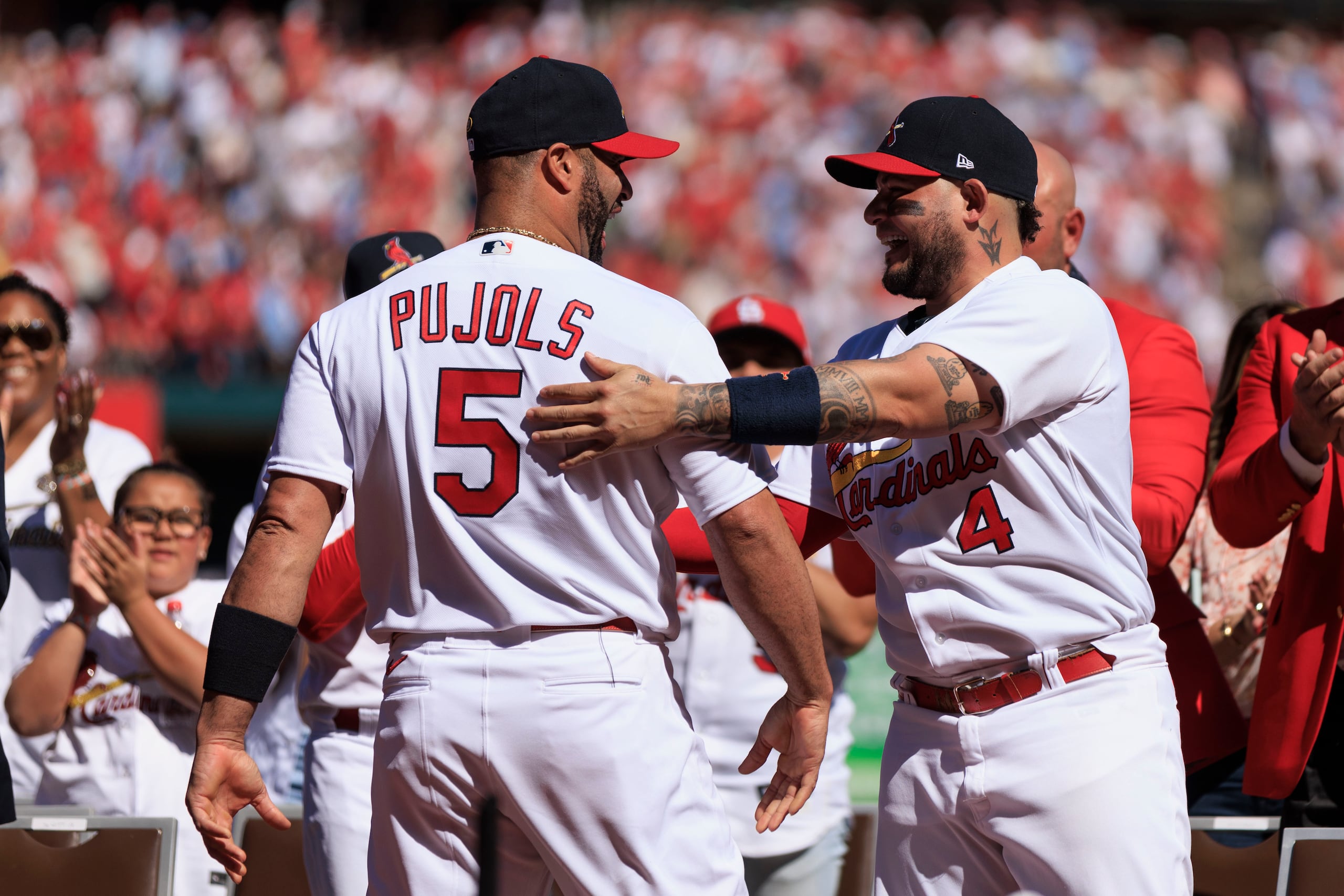 El dominicano Albert Pujols y el puertorriqueño Yadier Molina, excompañeros de juego en los Cardinals de San Luis, figuran en la boleta de candidatos para exaltación en diciembre. La boleta incluye 55 exjugadores, incluyendo a nueve de Puerto Rico, de 14 países latinoamericanos.